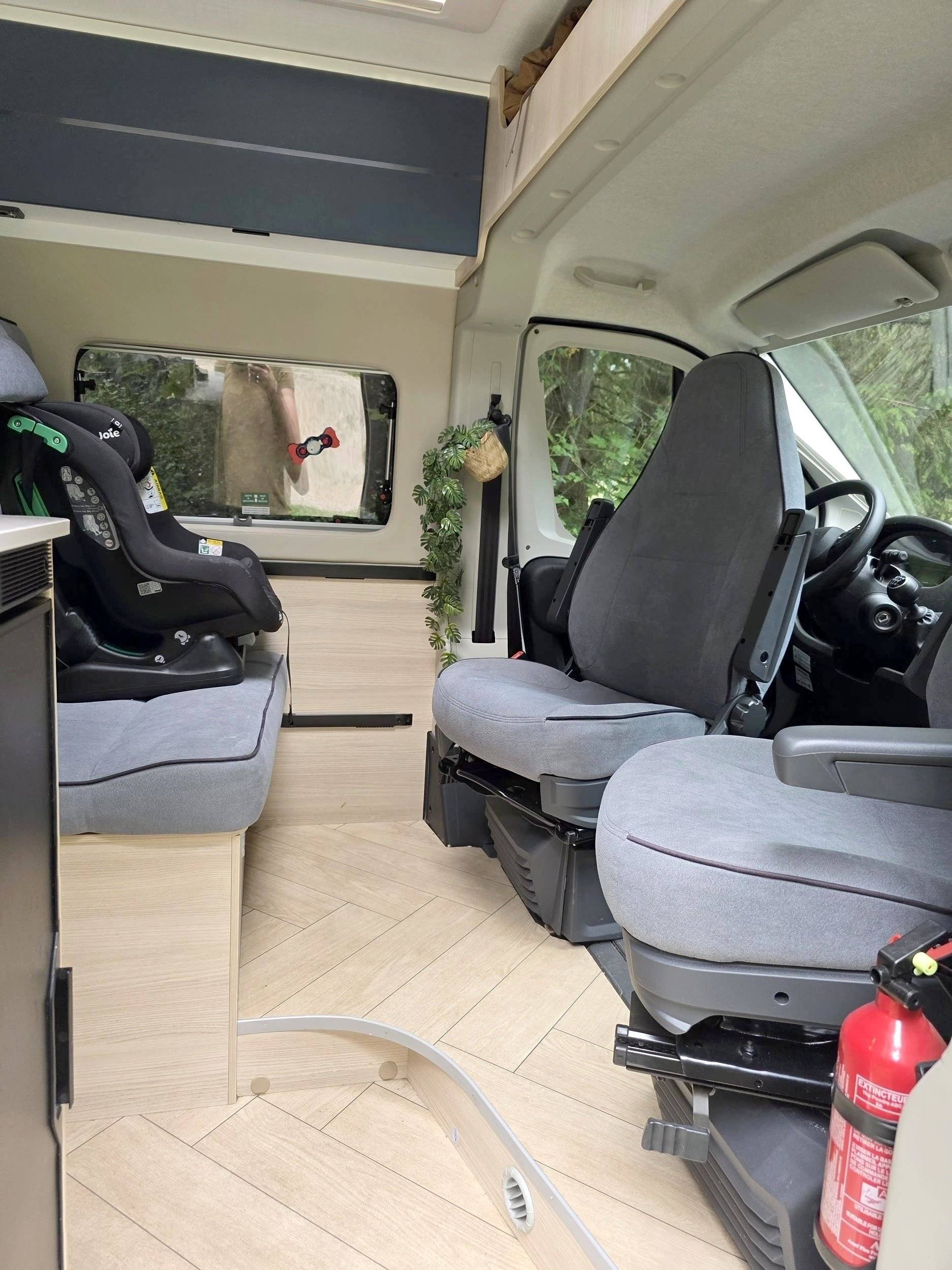 Chausson V 594 FIRST LINE