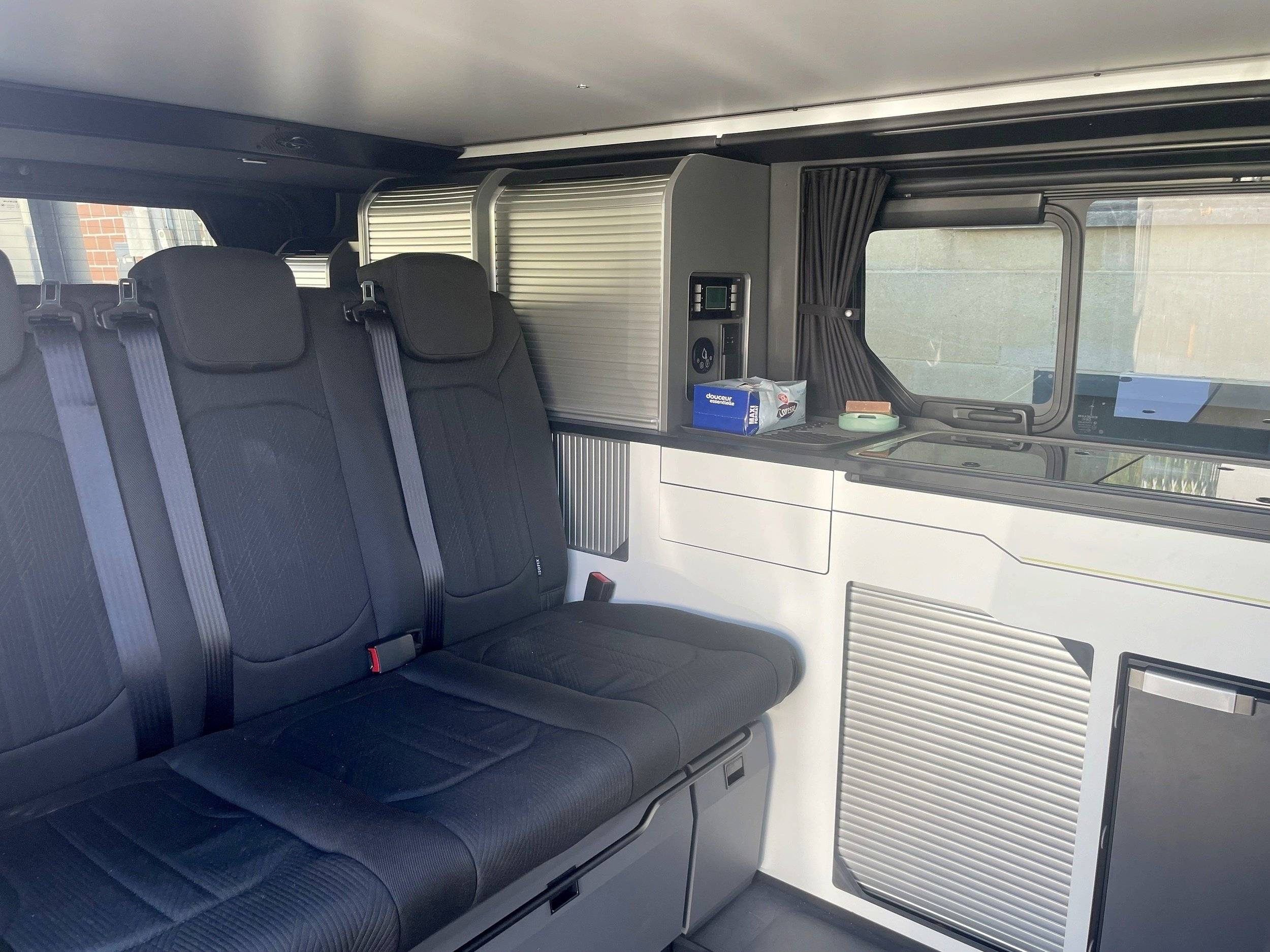 Área de jantar Renault Trafic 150cv Boite auto - Yescapa