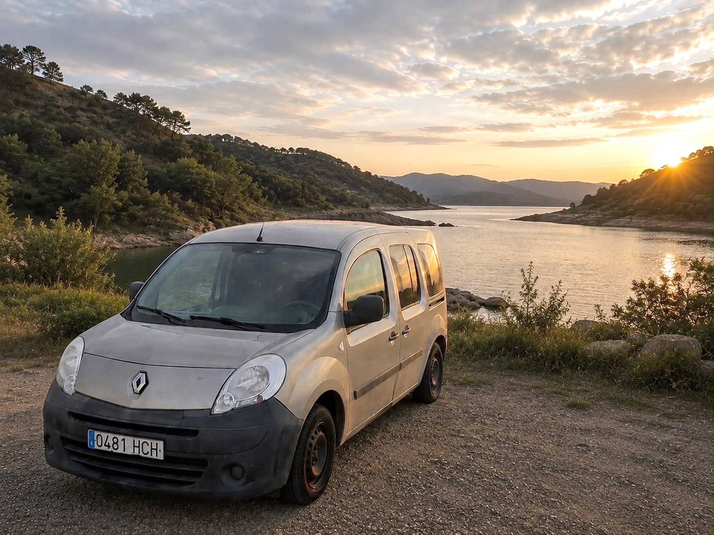 schräge Vorderansicht Renault Renault Kangoo - Yescapa