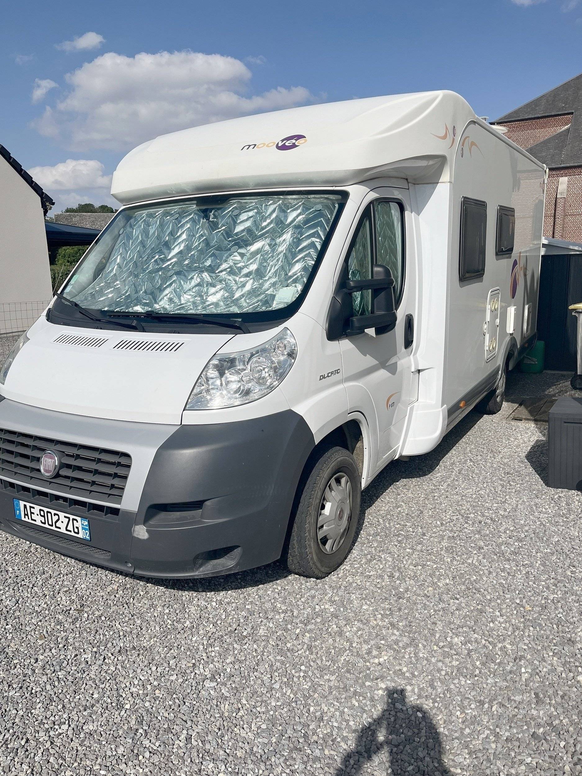 Front view from 3/4 Fiat - Yescapa