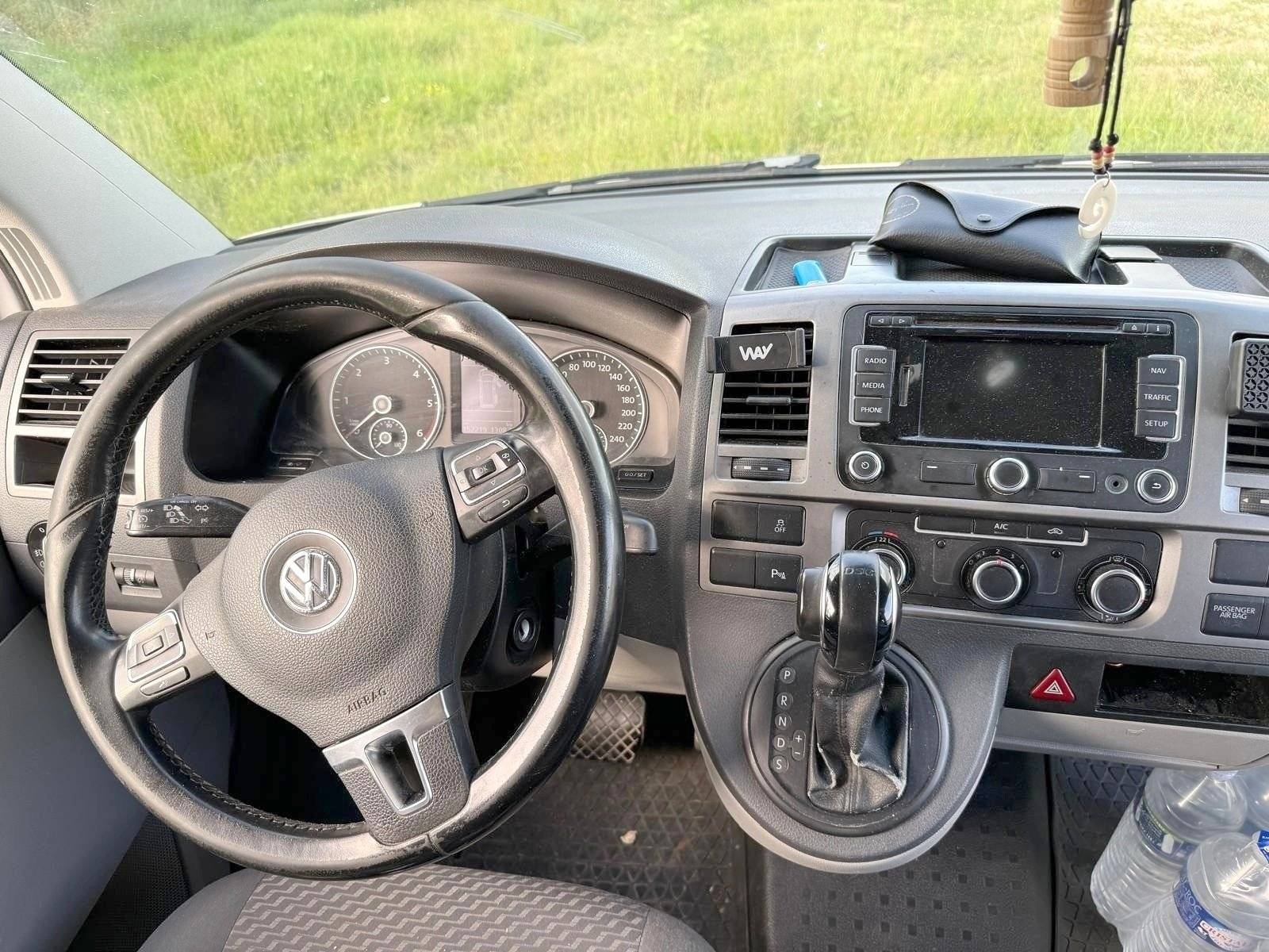 Driver's compartment Volkswagen Volkswagen Transporter - Yescapa