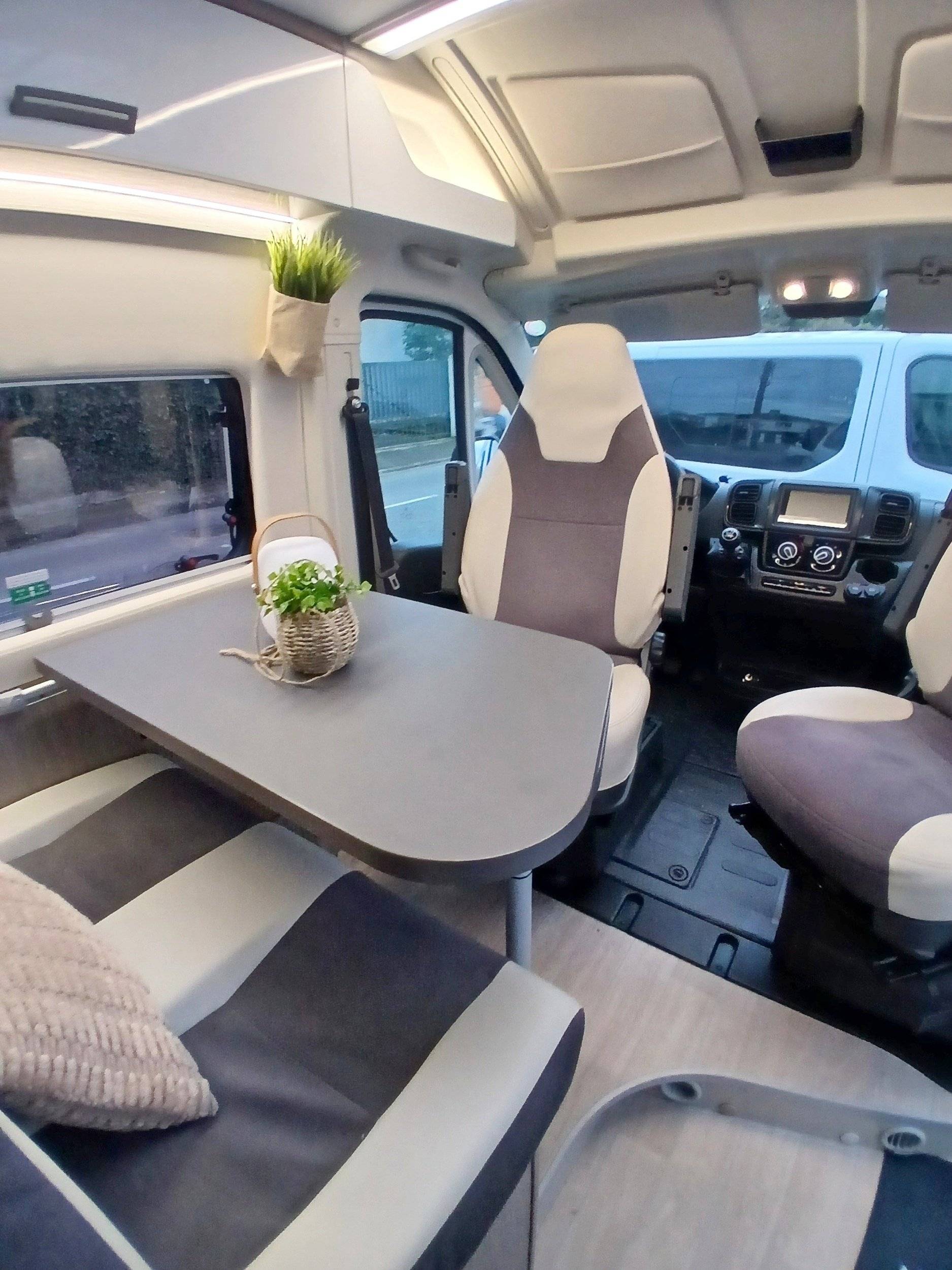 Chausson V594 MAX ROADLINE VIP