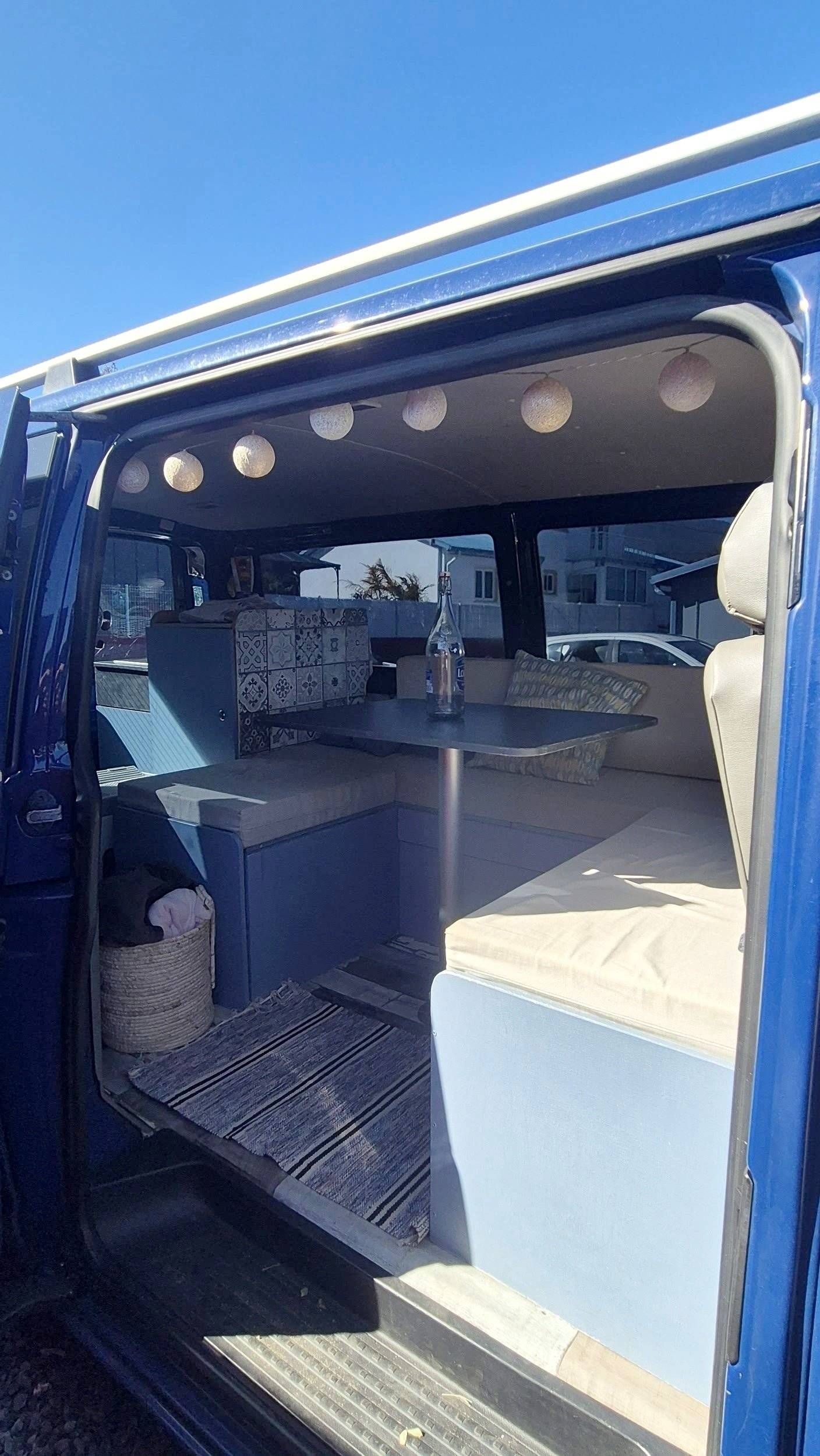 Vista del vehicle angle davanter Volkswagen Volkswagen Transporter - Yescapa