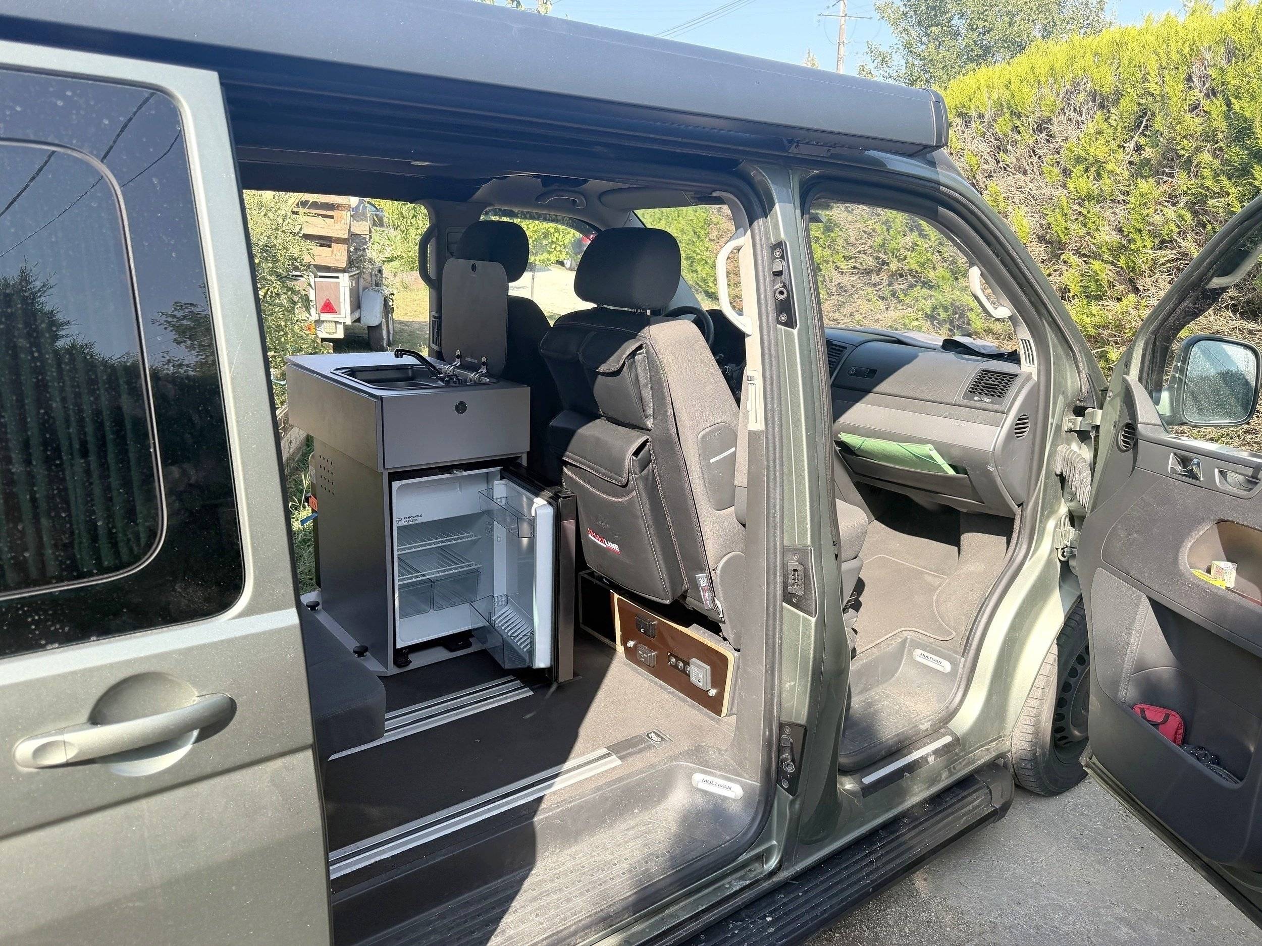 Comedor Volkswagen T5 2,5l 174 ch - Yescapa