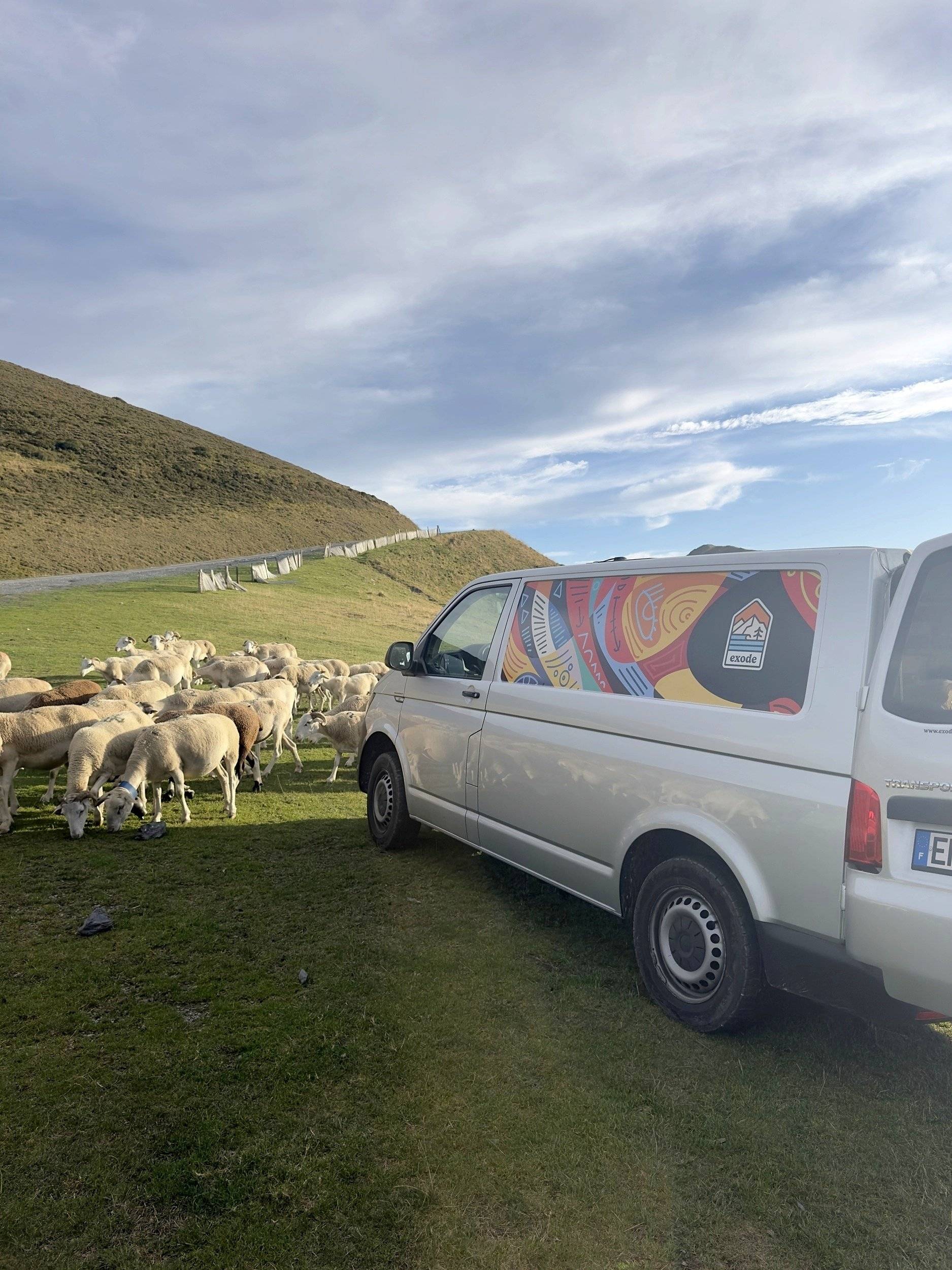 Front view from 3/4 Volkswagen - Yescapa