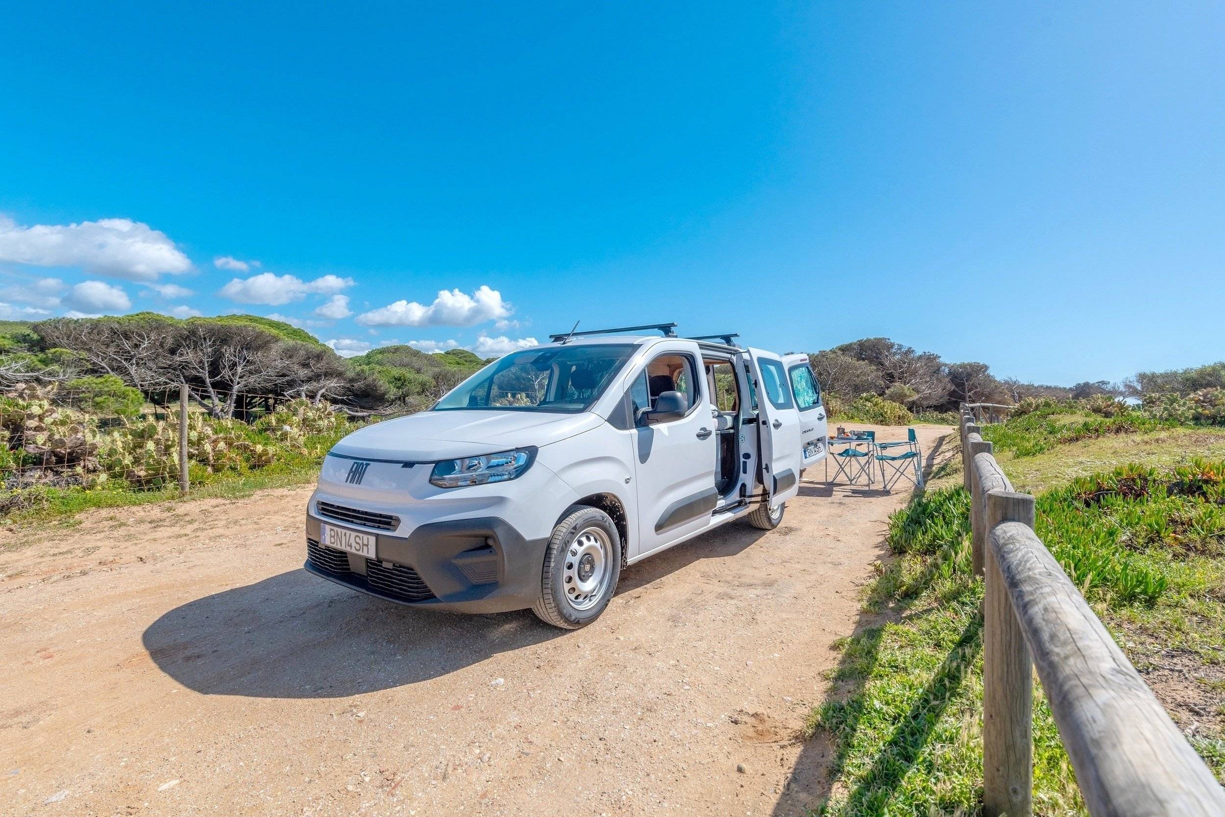 Vista del vehículo ángulo delantero Citroën Berlingo - Yescapa