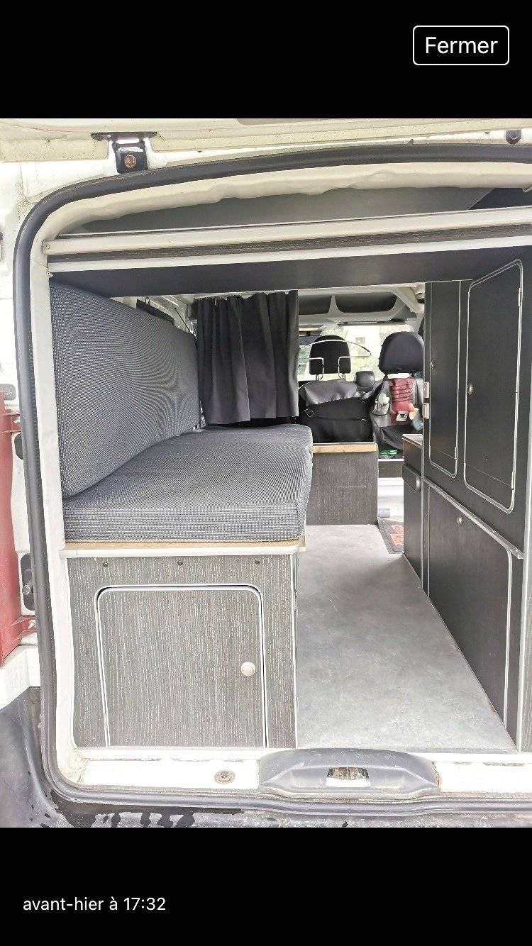 Coin repas Citroën Jumpy 2,2 l 120 ch - Yescapa