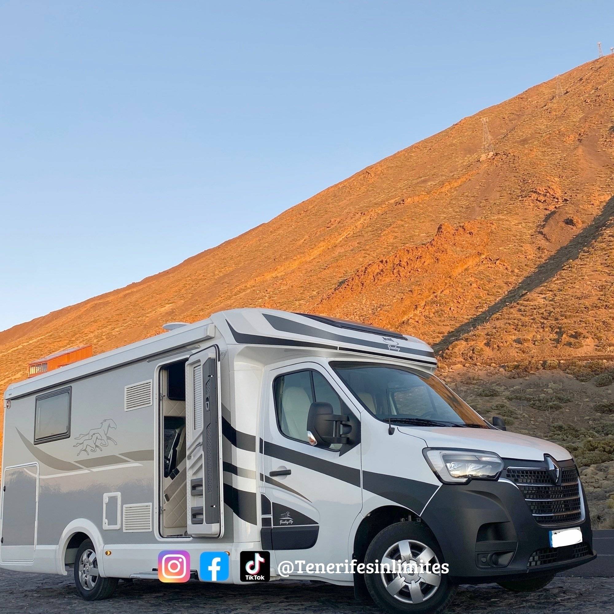 Front view from 3/4 Renault Master 2,3 l 165 ch - Yescapa