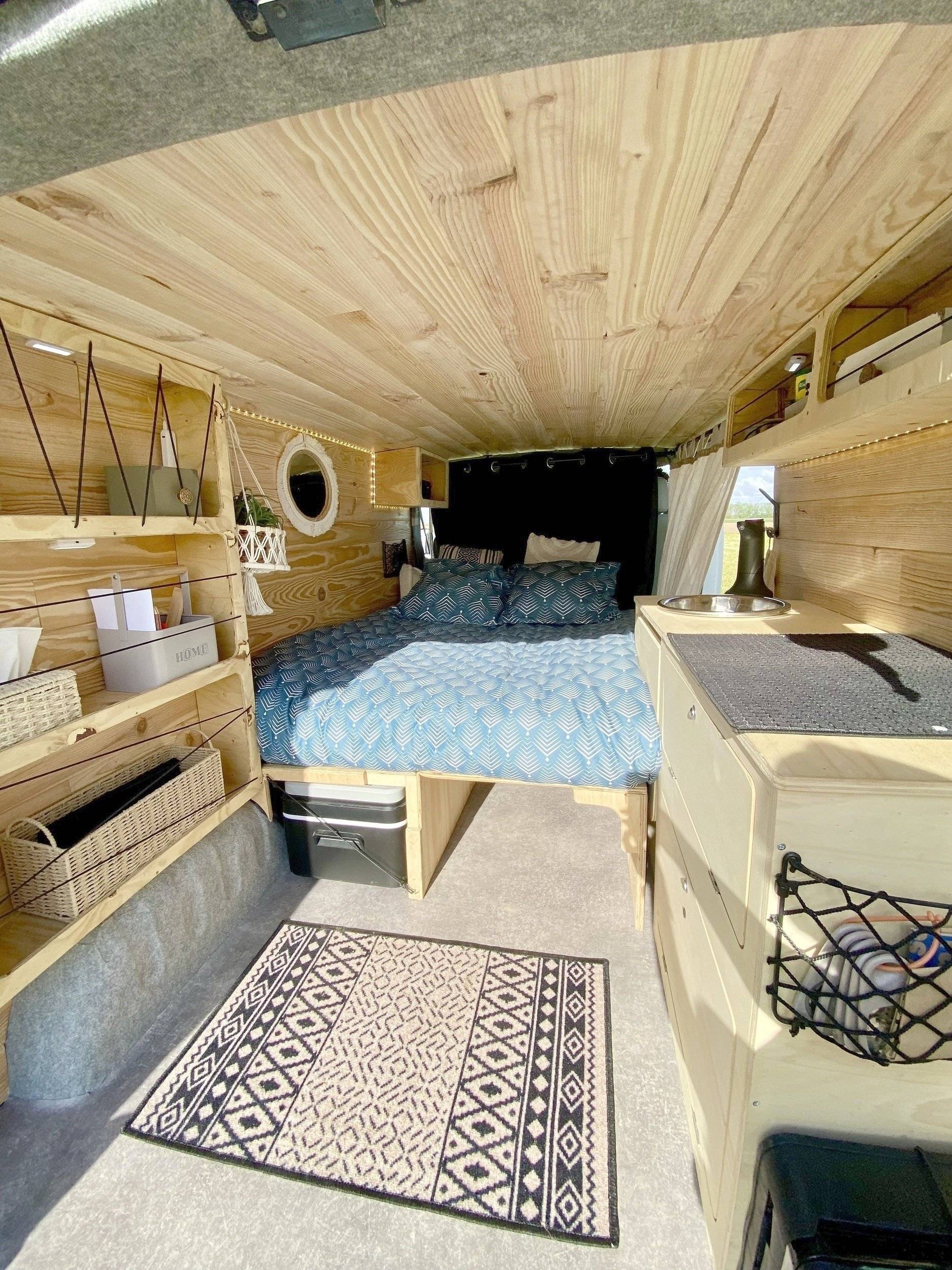 Vue avant de 3/4 Opel Vivaro - Yescapa