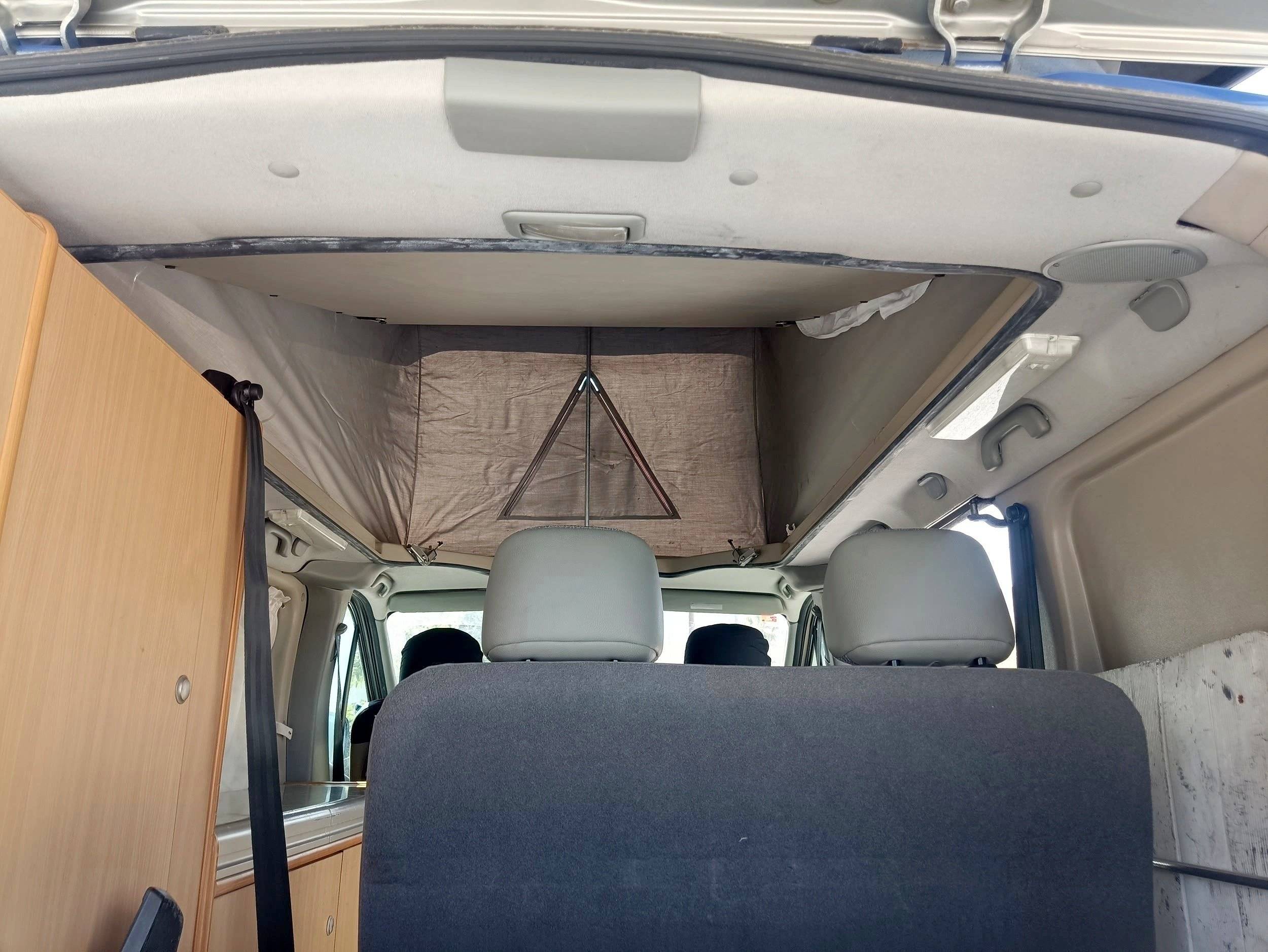 Puesto de conducción Renault Trafic - Yescapa