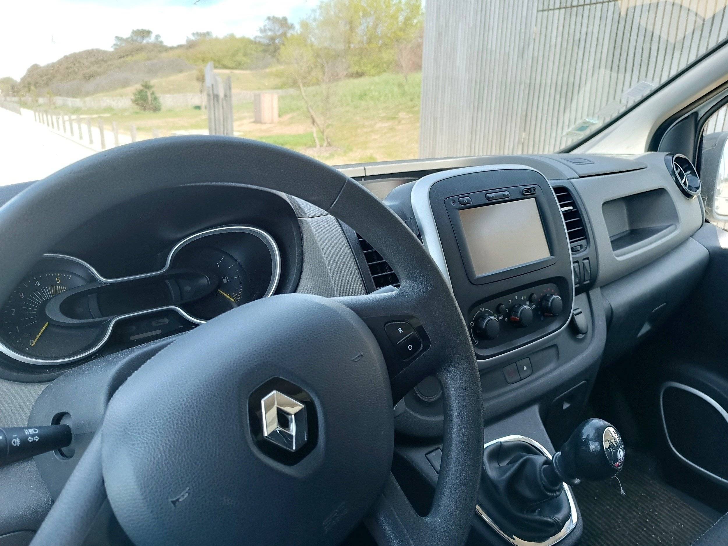 Fahrerbereich Renault Trafic 1,6l 120 ch - Yescapa