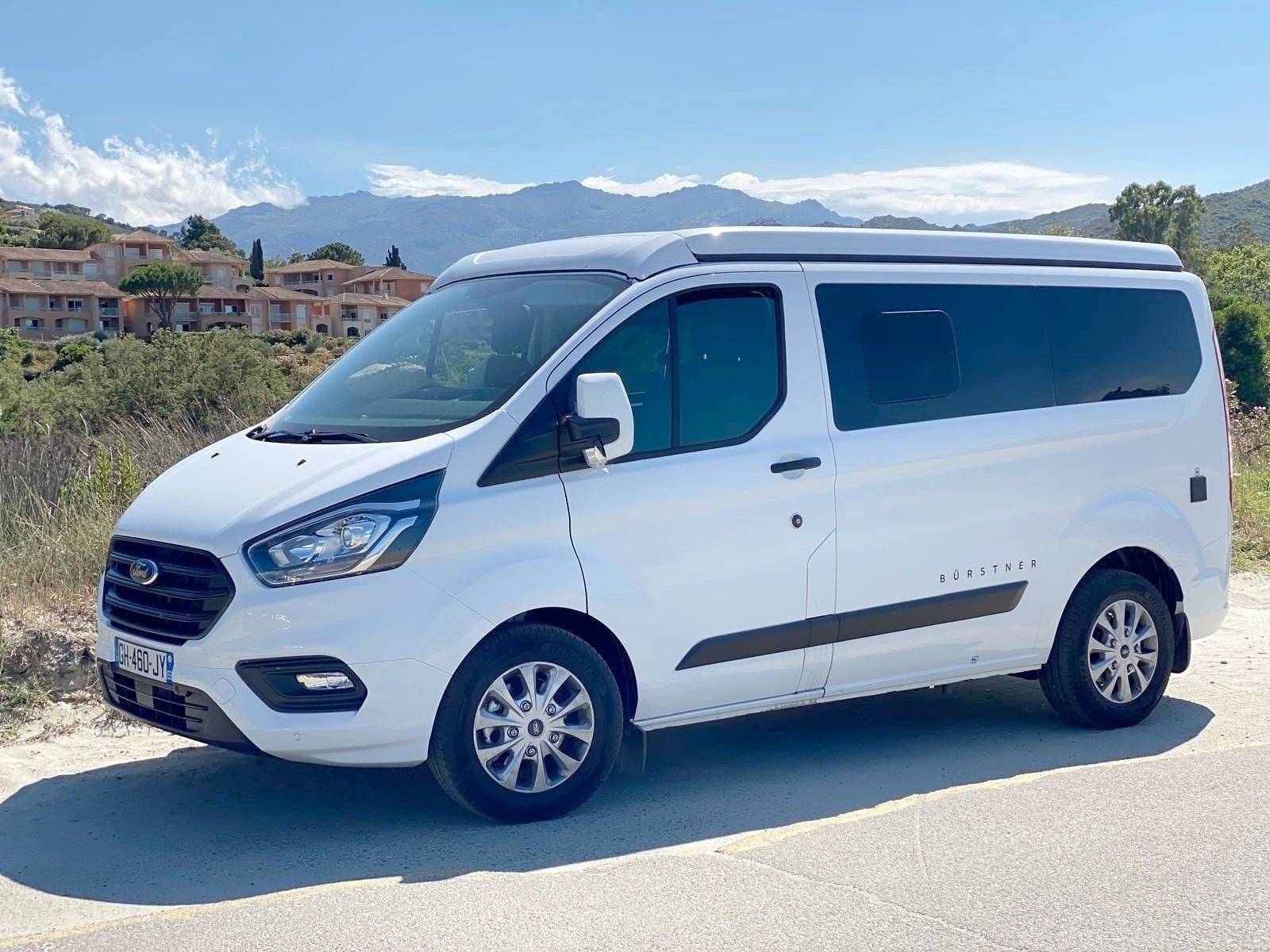 Vue avant de 3/4 Ford - Yescapa