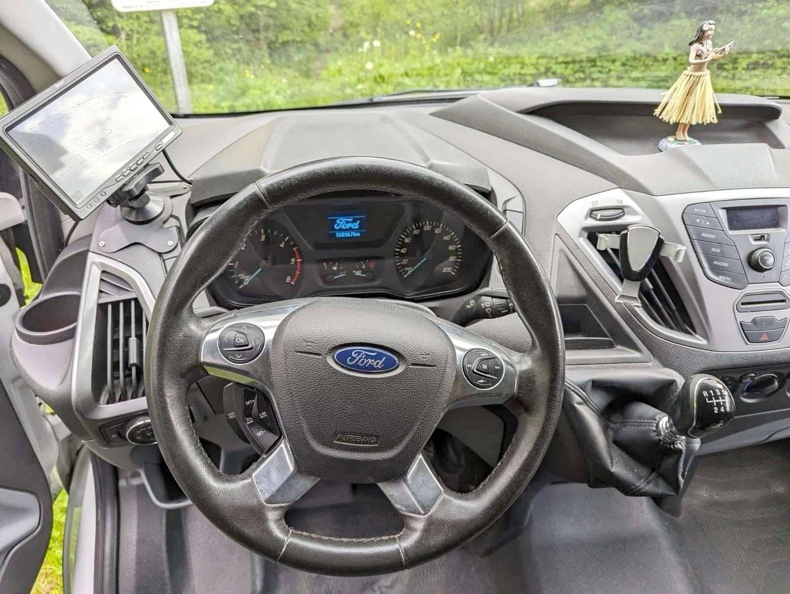 Fahrerbereich Ford Transit 2,0 l 115 ch - Yescapa