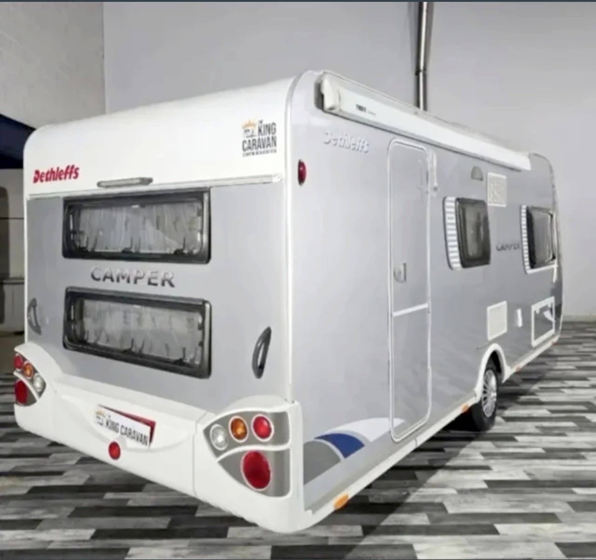 Front view from 3/4  - Yescapa