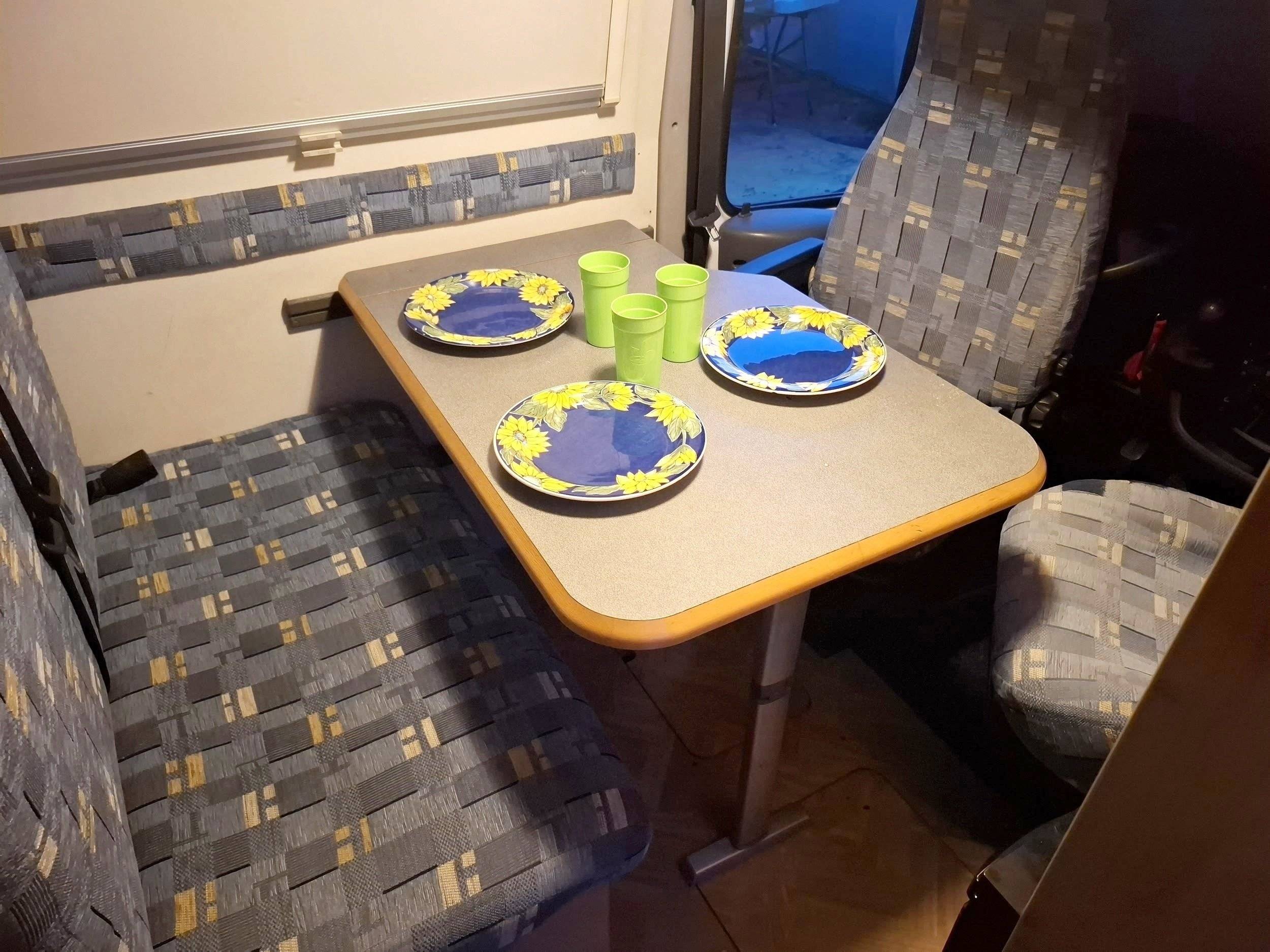 Coin repas Peugeot Boxer 2,8 HDI - Yescapa