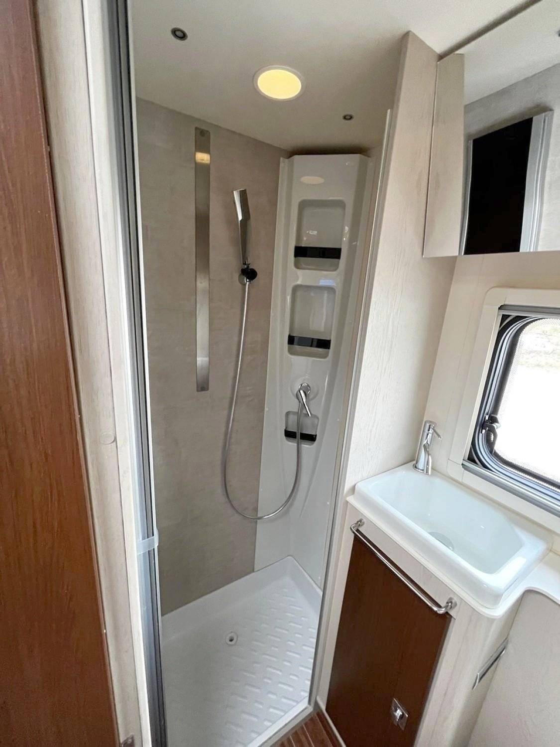 RIMOR SEAL 9 LUXURY 7 personnes FIAT DUCATO 140 CV