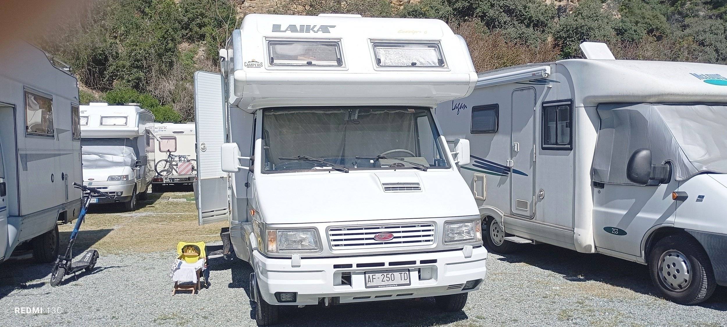 Vista frontale a ¾ Iveco 35 12 - Yescapa