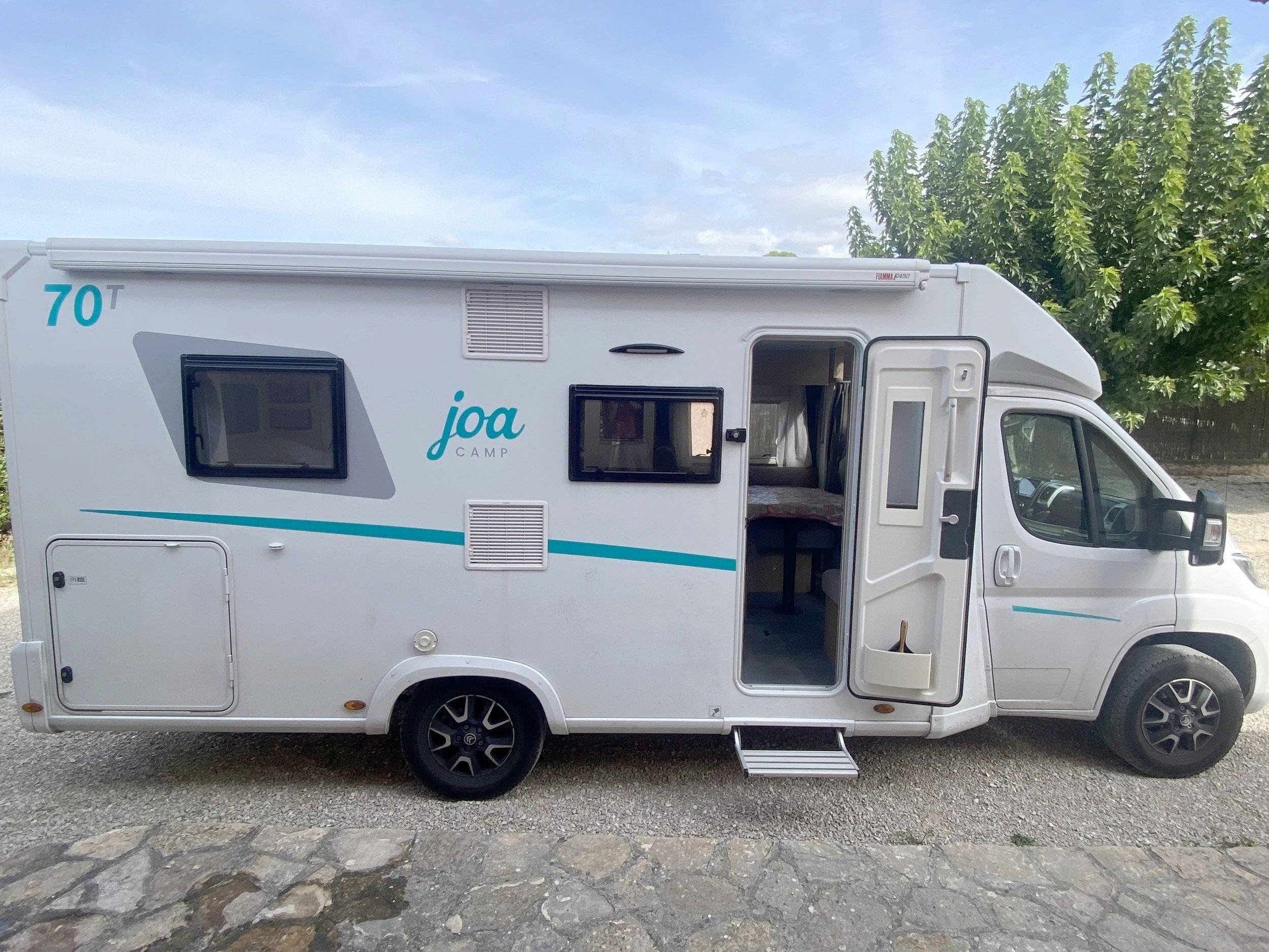 Vista de 3/4 Citroën Jumper 2,0 l 130 ch - Yescapa