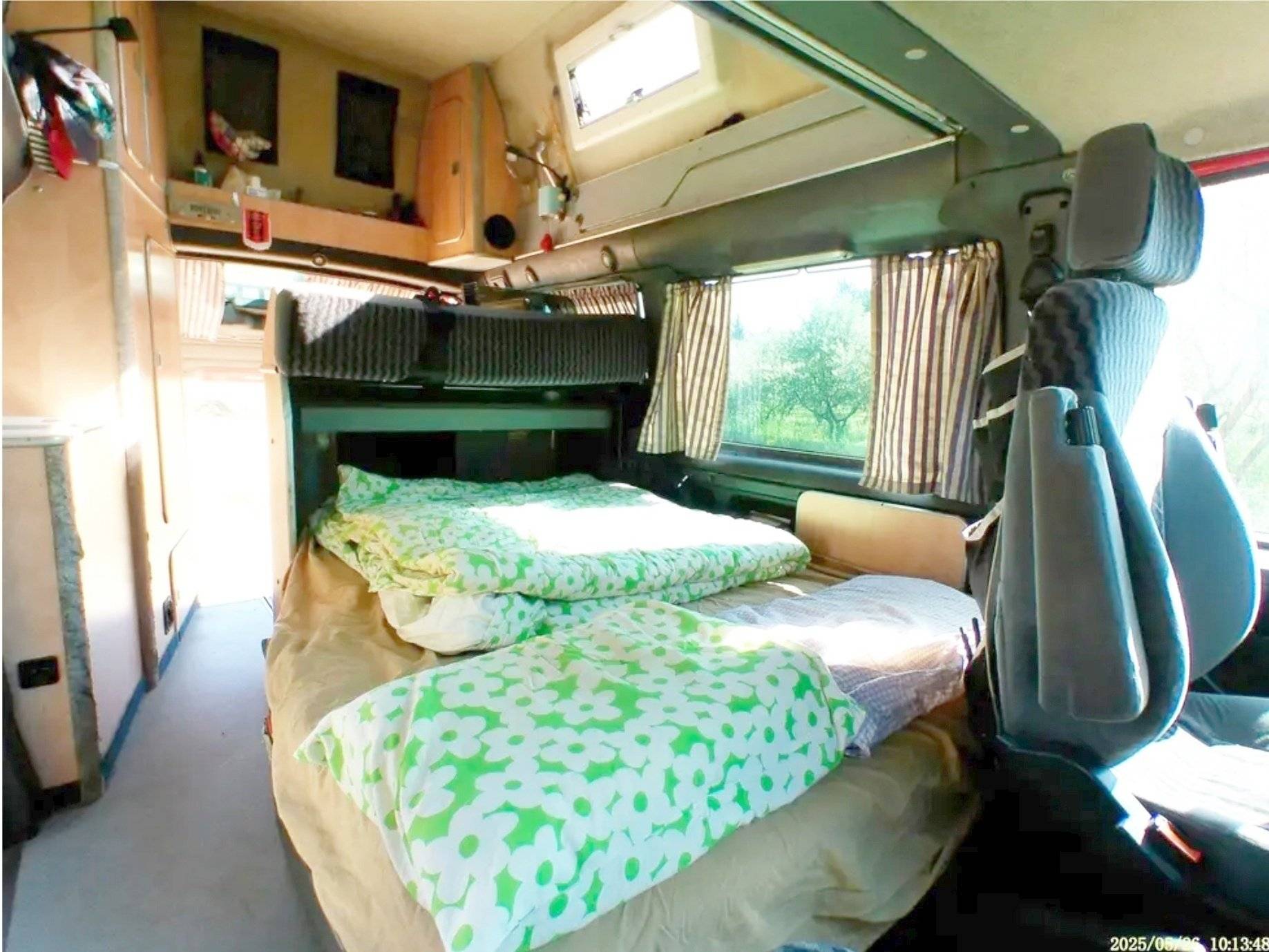 Berth Ford Transit Nugget - Yescapa