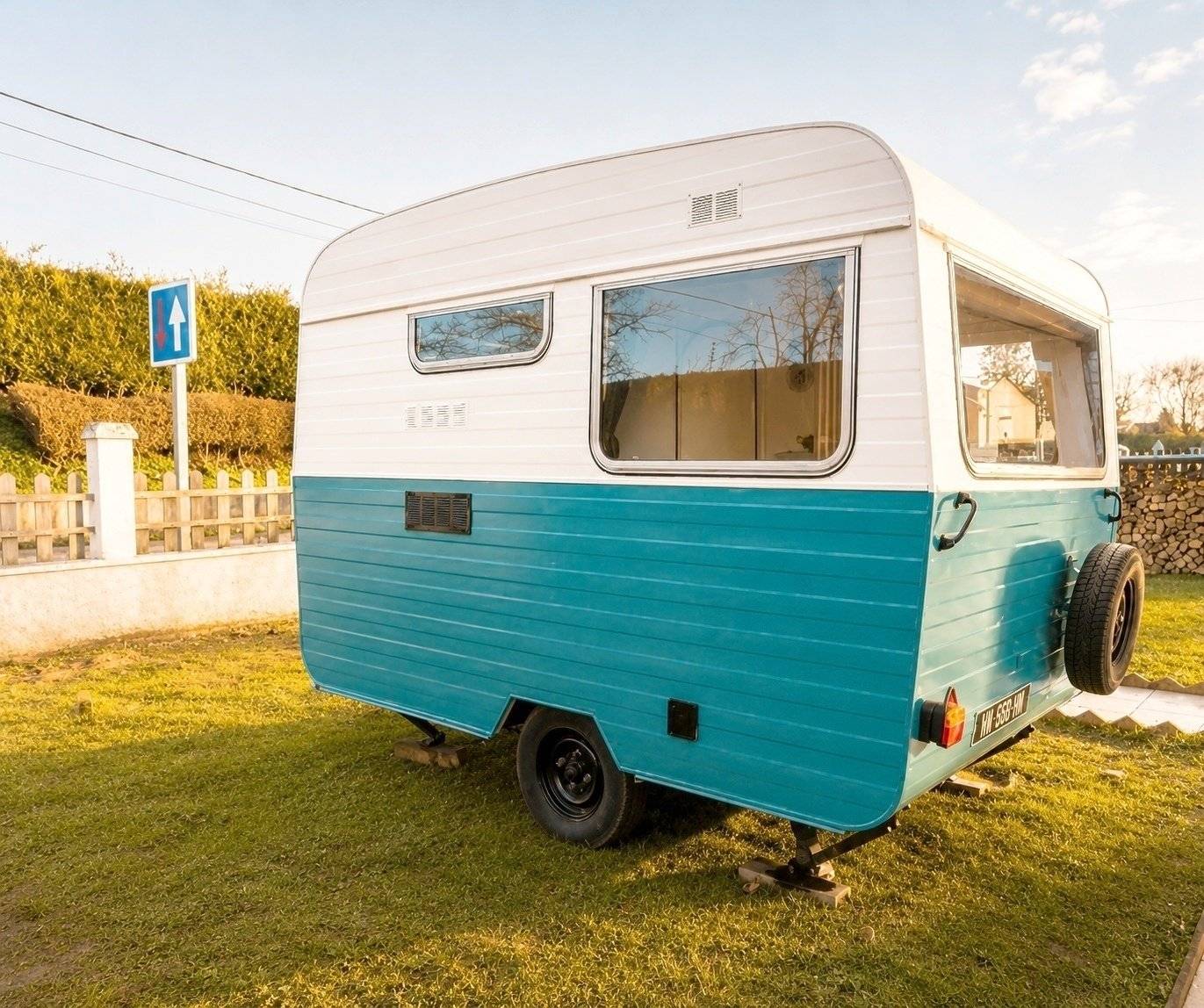 Front view from 3/4 Renault - Yescapa