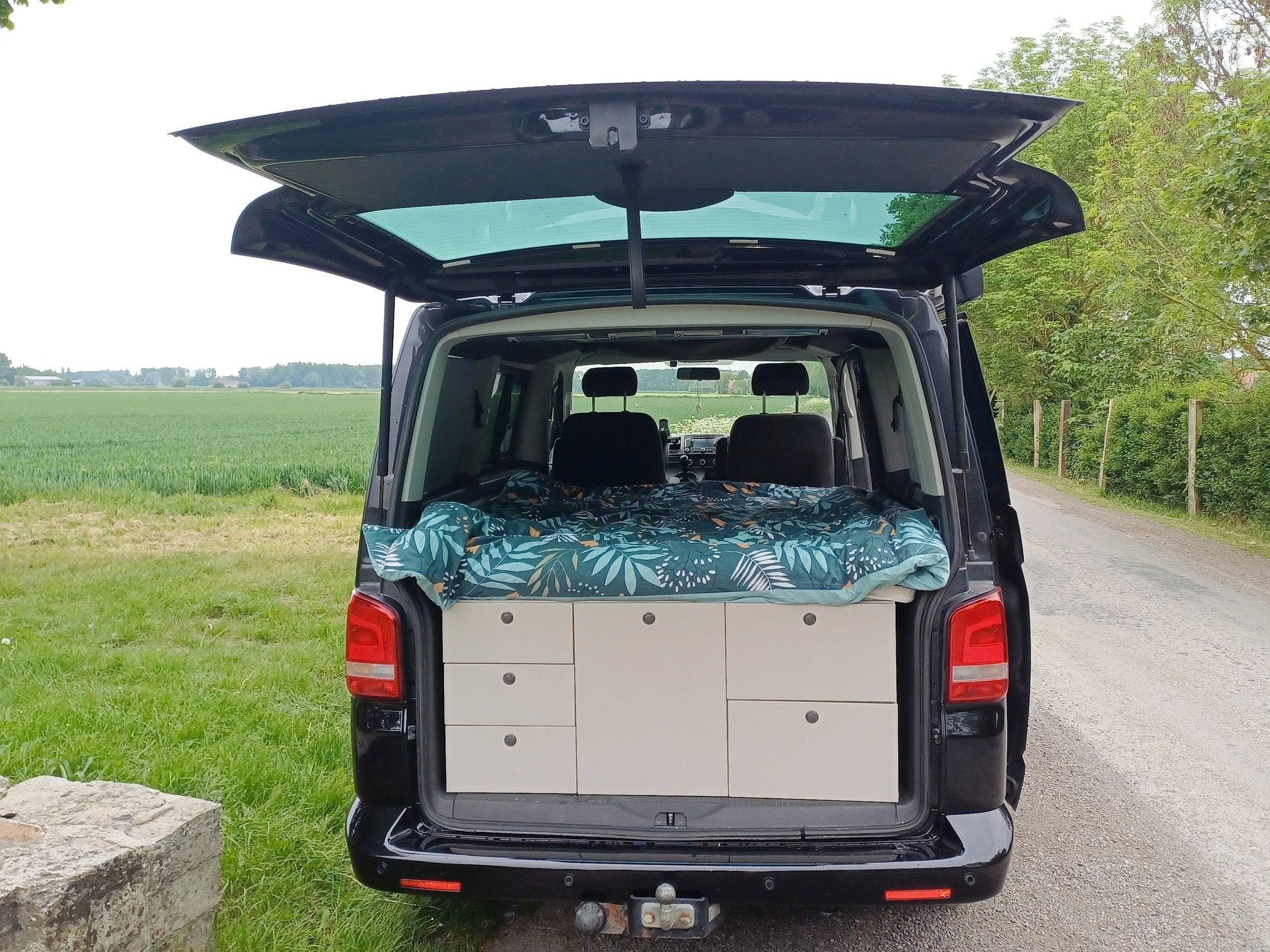 Berth Volkswagen T5 2,0 l 102 ch - Yescapa