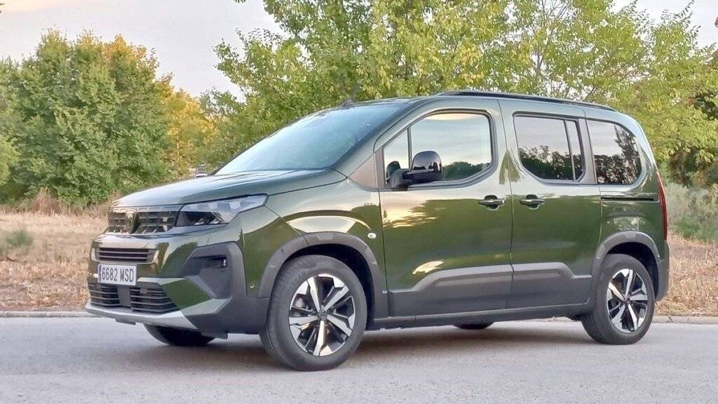 Vista frontale a ¾ Peugeot - Yescapa