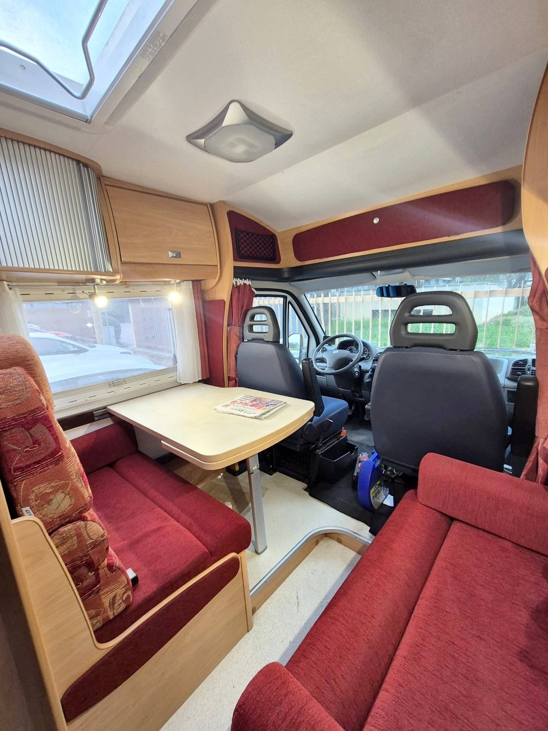 Dining Area Fiat Ducato 2,8 l 115 ch/Al-Ko - Yescapa