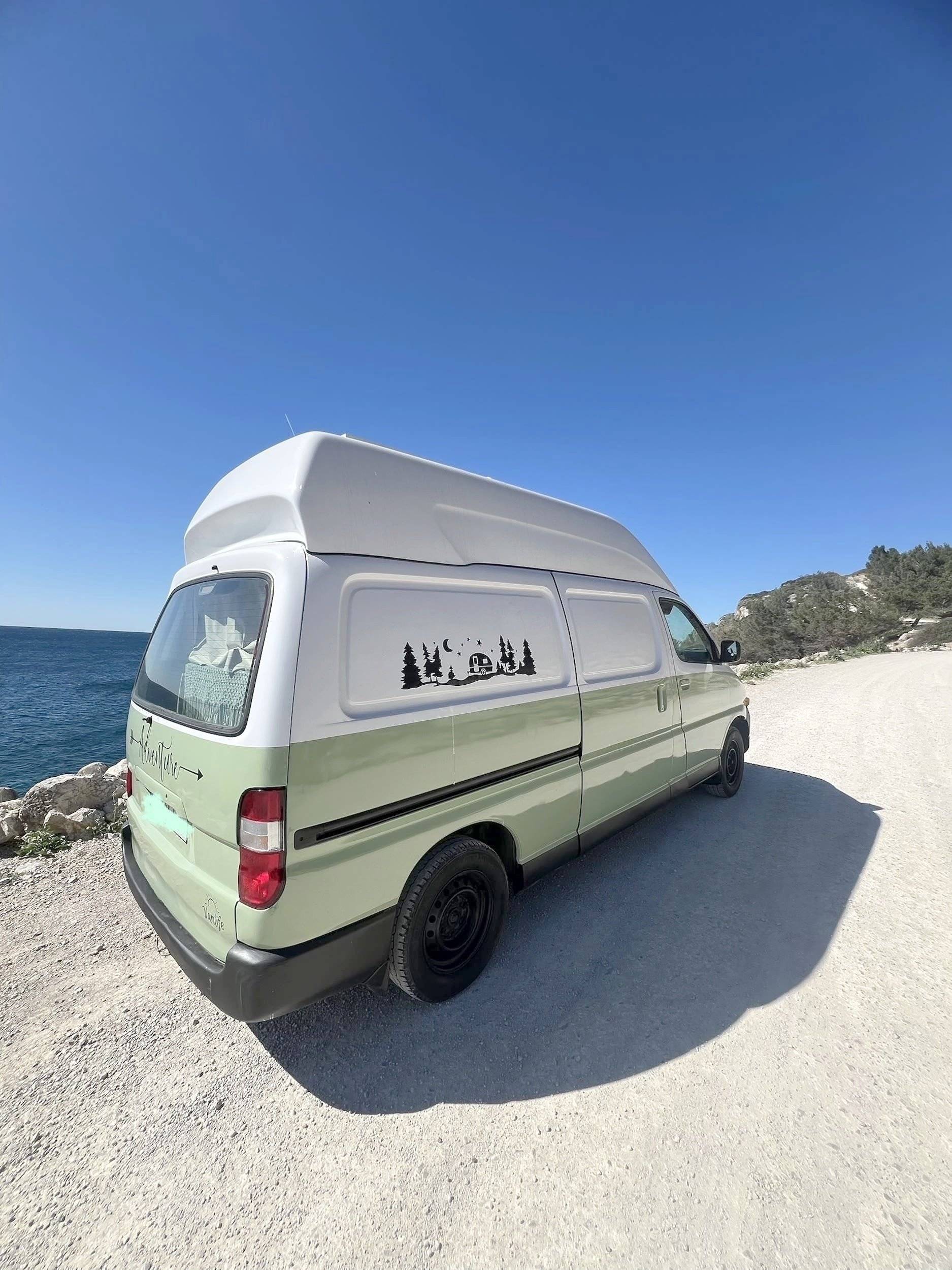 Vista de 3/4 Toyota Hiace - Yescapa