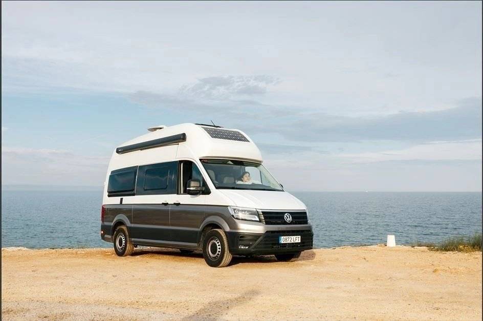 Vista del vehículo ángulo delantero Volkswagen Gran California - Yescapa