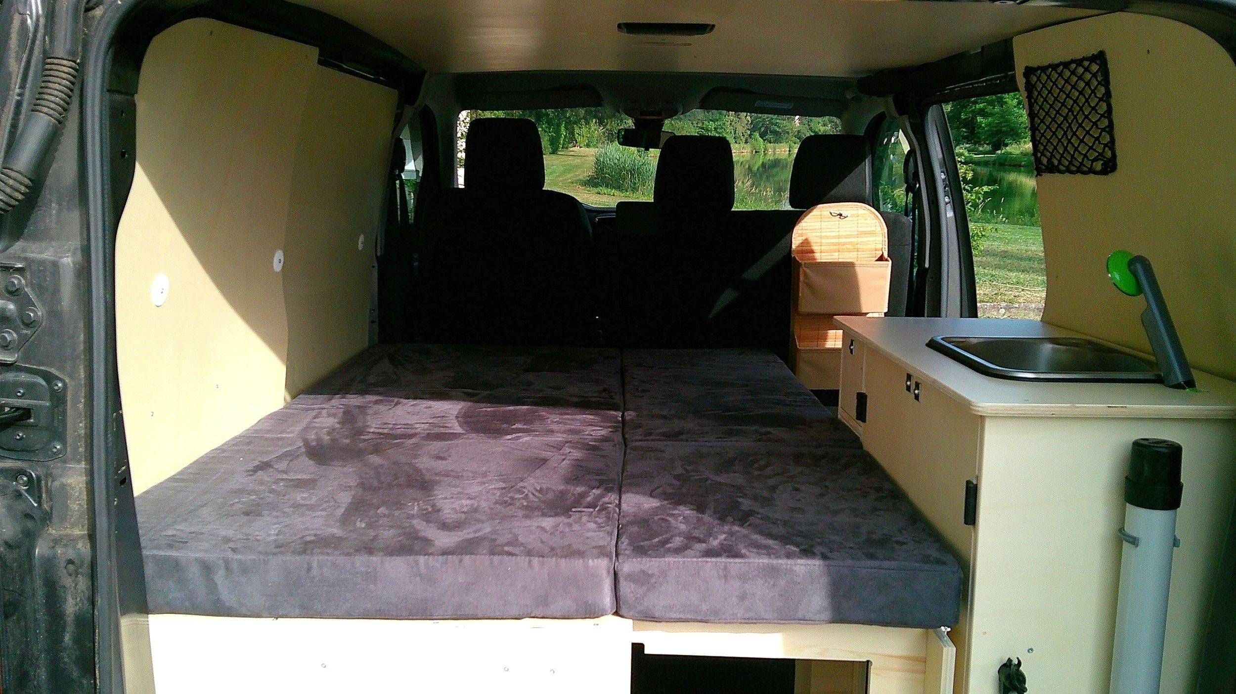 Berth Citroën Jumpy - Yescapa