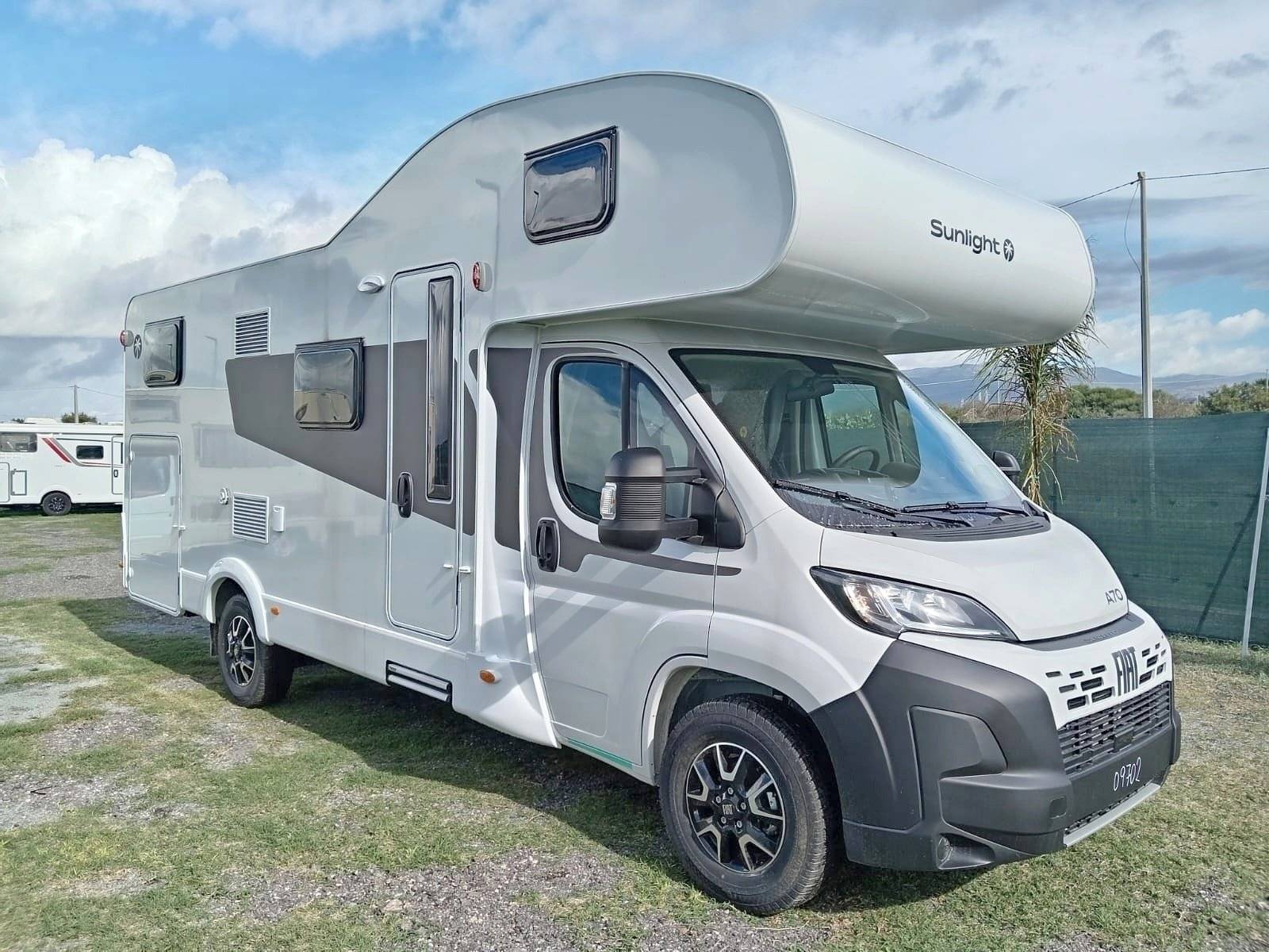 Front view from 3/4 Fiat - Yescapa