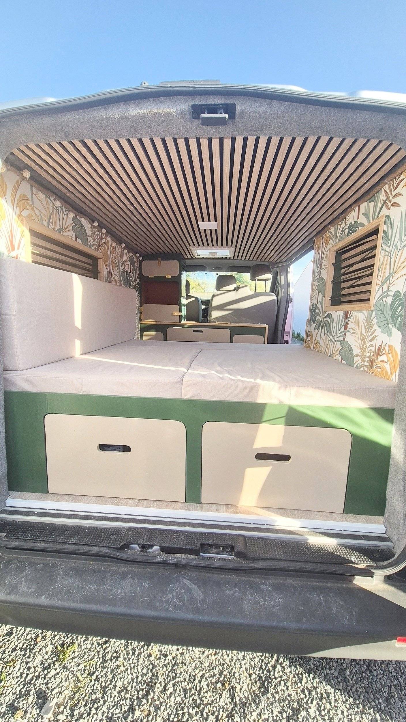 Dinette Renault 2,0 l dCi 115 ch - Yescapa