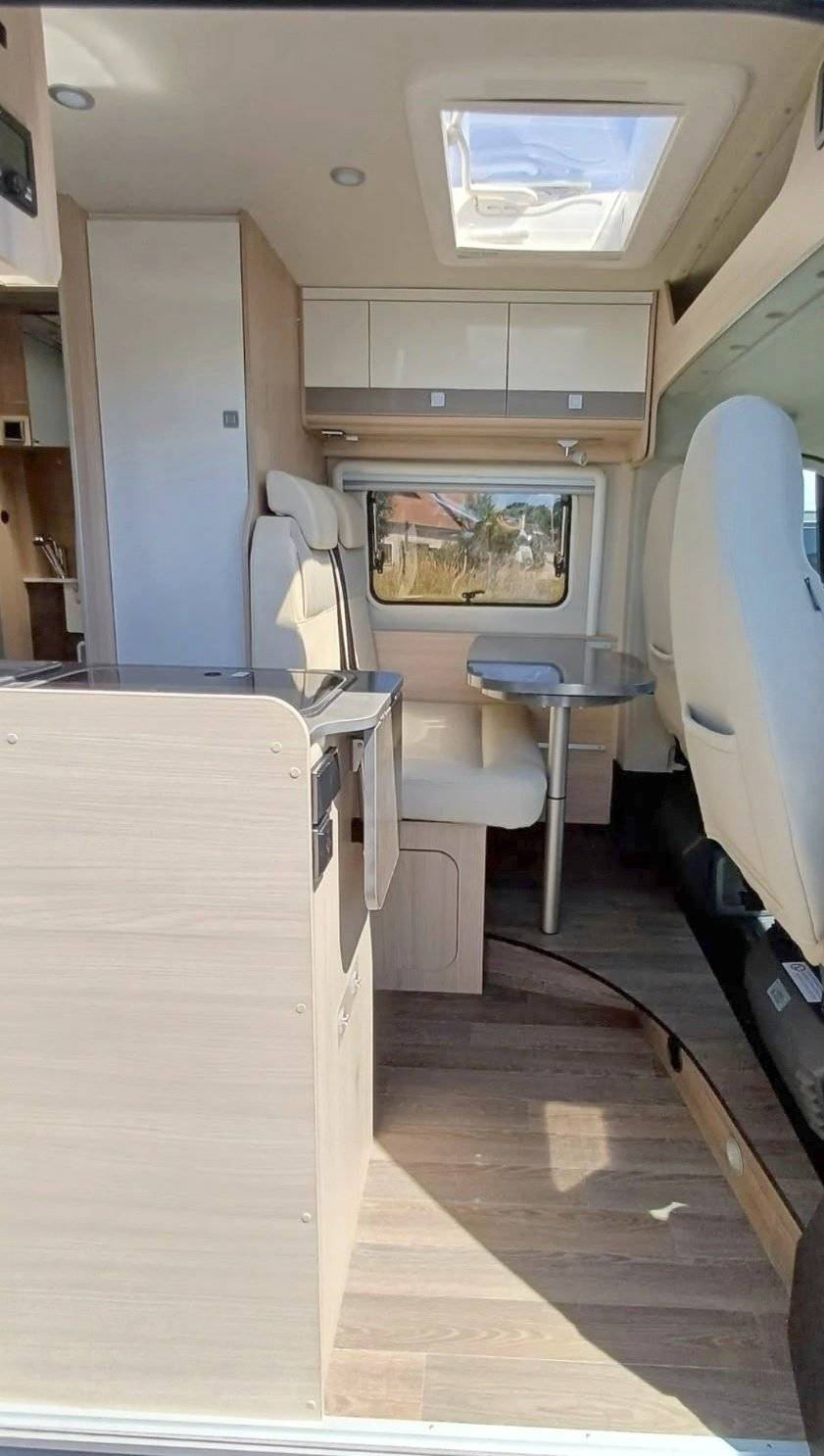 Área de jantar Fiat 2,3 l 130 ch - Yescapa