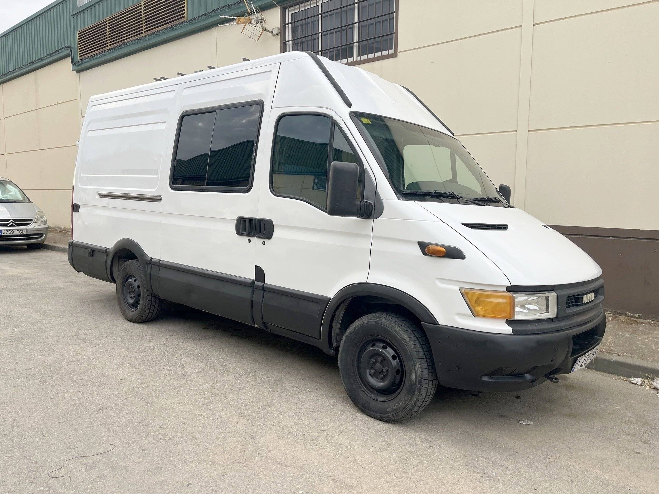 schräge Vorderansicht Iveco - Yescapa