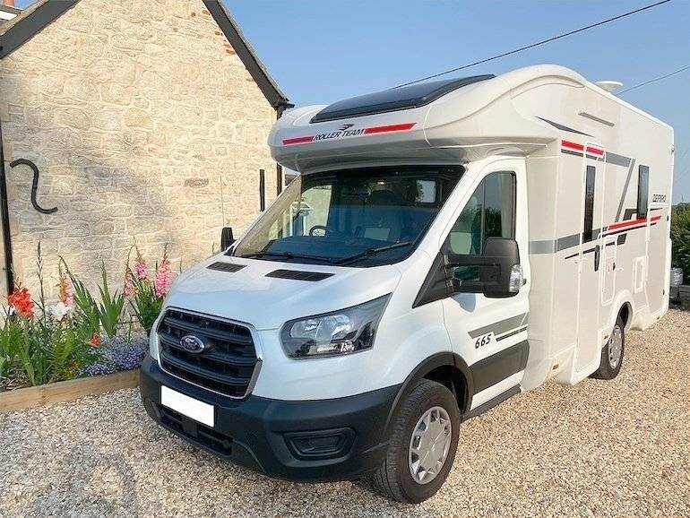 Location Low profile motorhome Royal Wootton Bassett Navigator