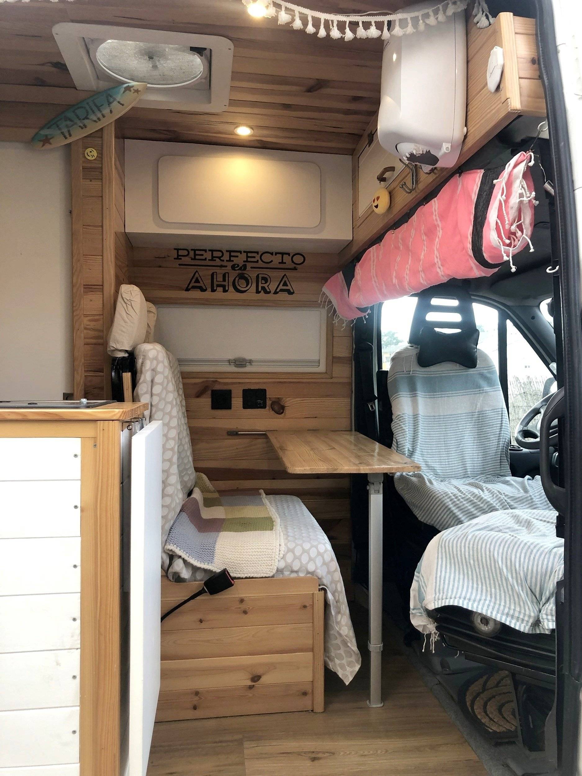 Área de jantar Iveco 3,0 l 170 ch - Yescapa