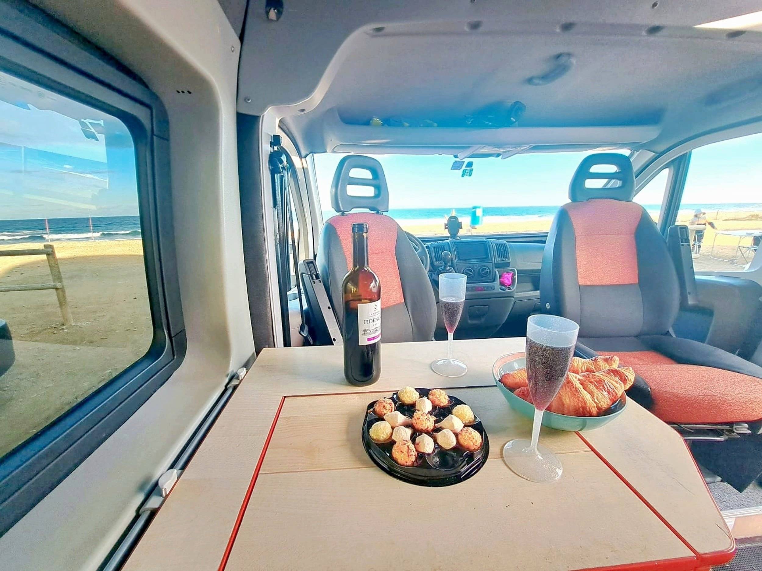 Dining Area Fiat Ducato 3,0 l 160 ch - Yescapa