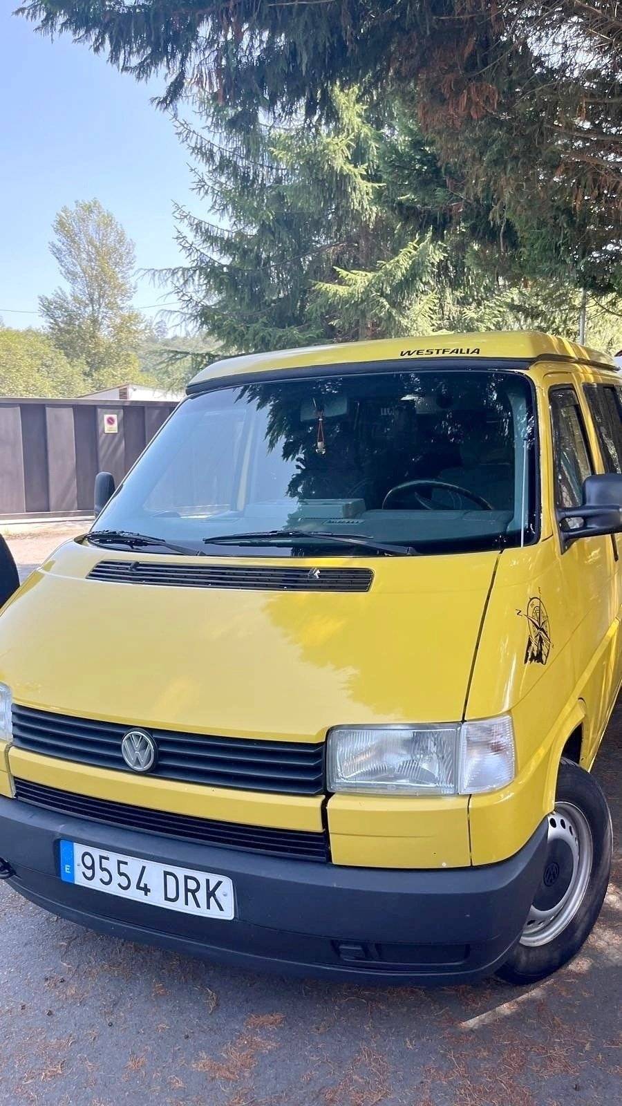 Vista frontale a ¾ Volkswagen California - Yescapa