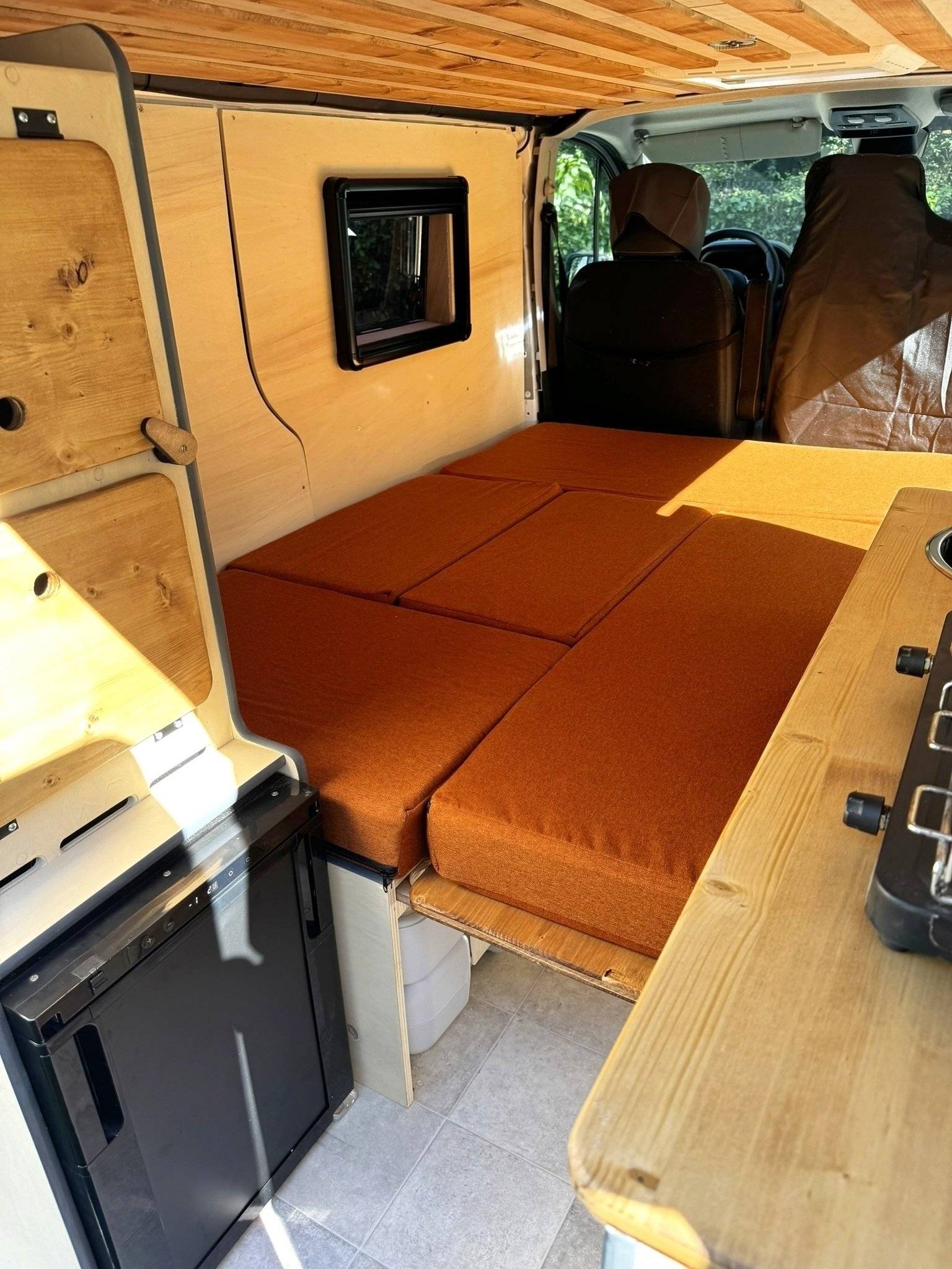 Berth Nissan Nissan Primastar - Yescapa