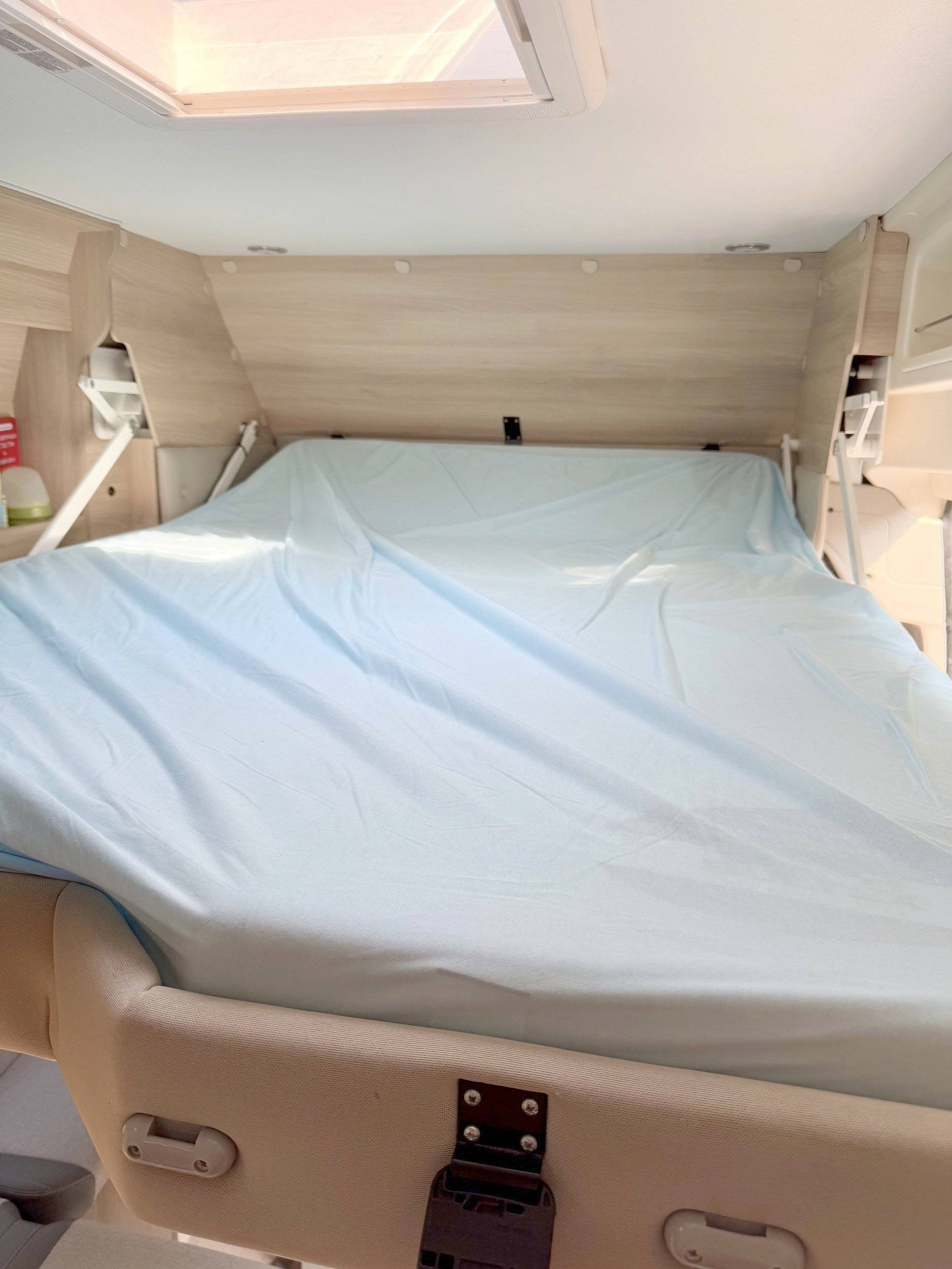 Couchages Peugeot Boxer 3 l 160 ch - Yescapa