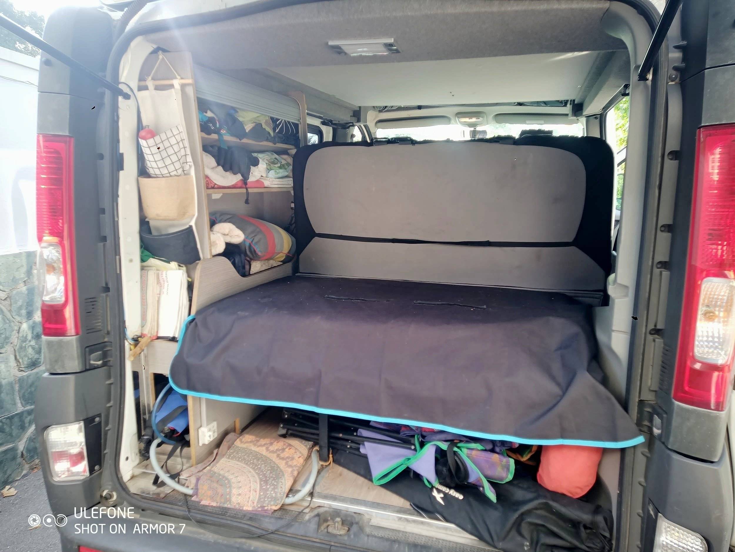 Couchages Renault Trafic 2,0 l dCi 115 ch - Yescapa