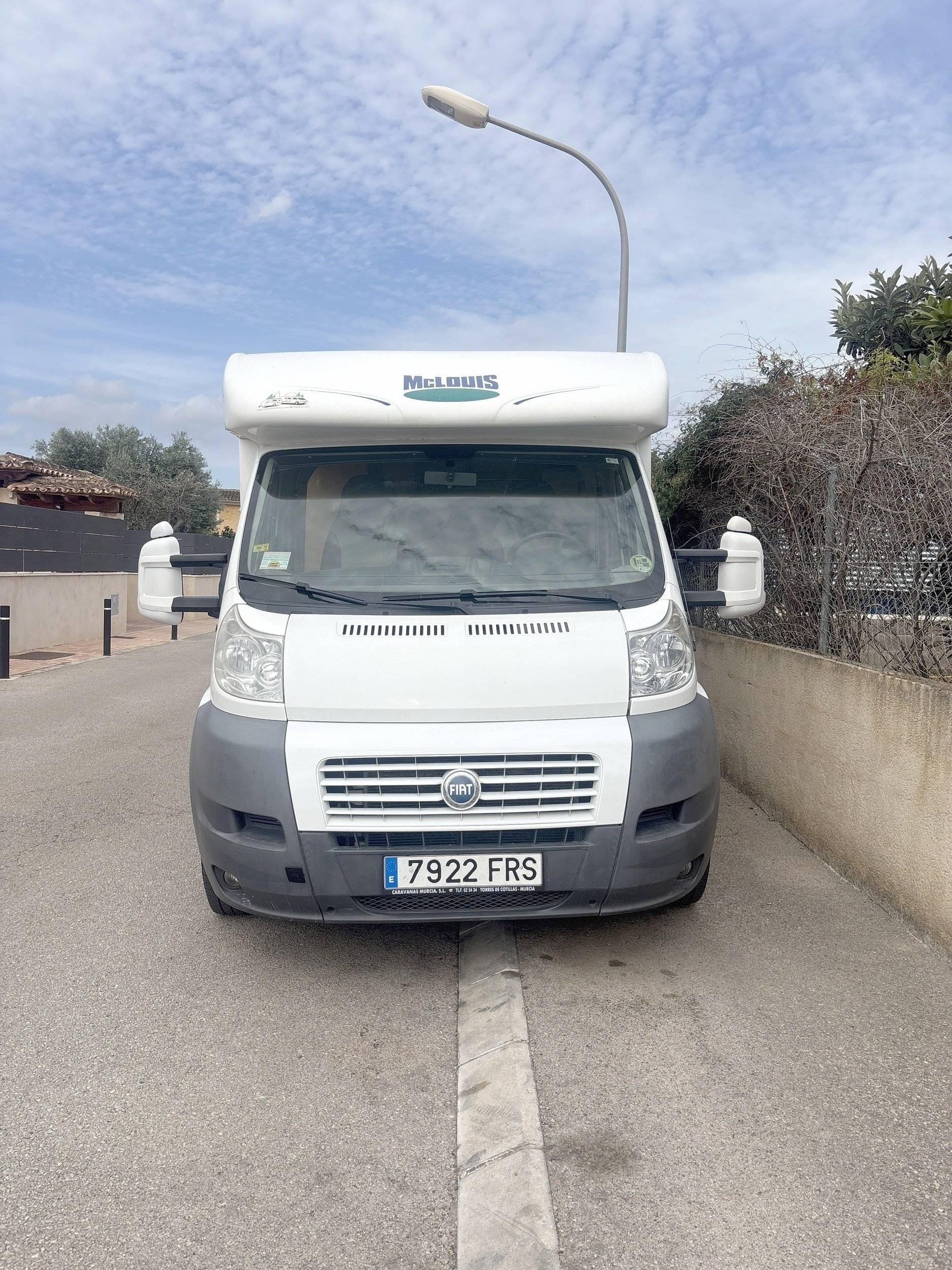 Front view from 3/4 Fiat 2,3 l 130 ch - Yescapa