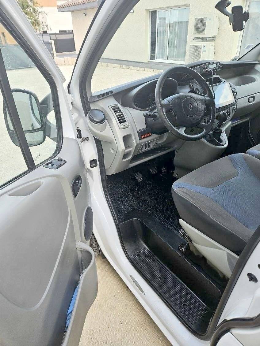 Poste de conduite Renault Trafic 2 l 115 ch Grand Confort - Yescapa