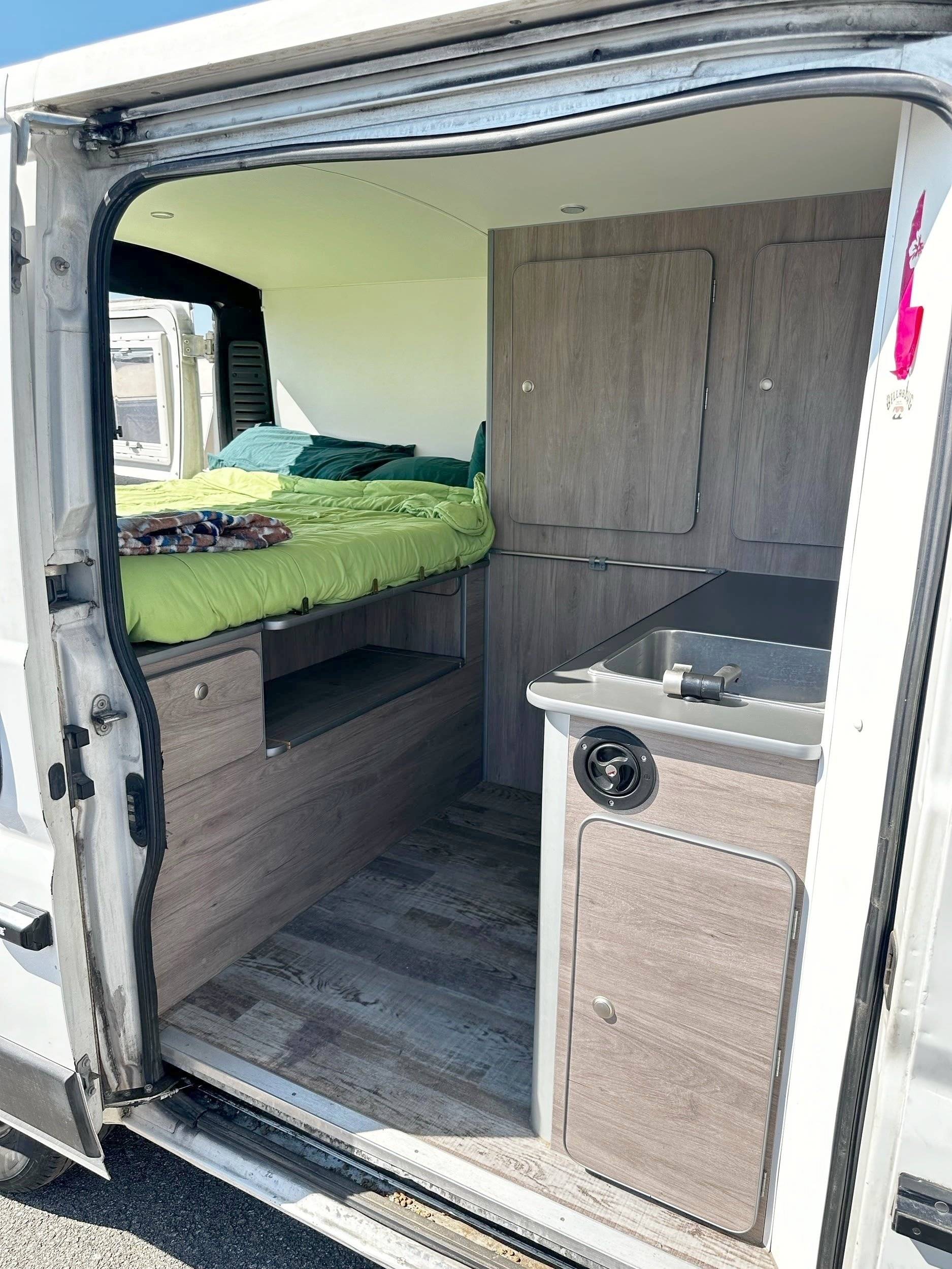 Vista de 3/4 Peugeot Boxer - Yescapa