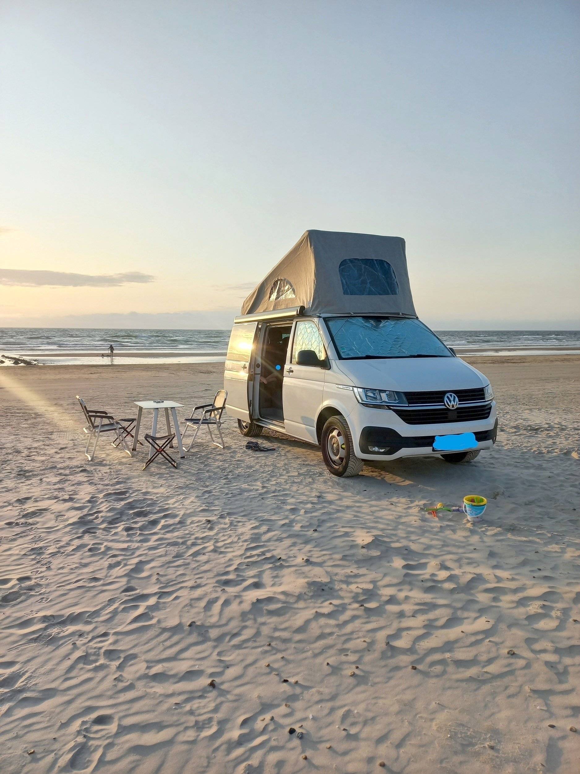 Vue avant de 3/4 Volkswagen California - Yescapa