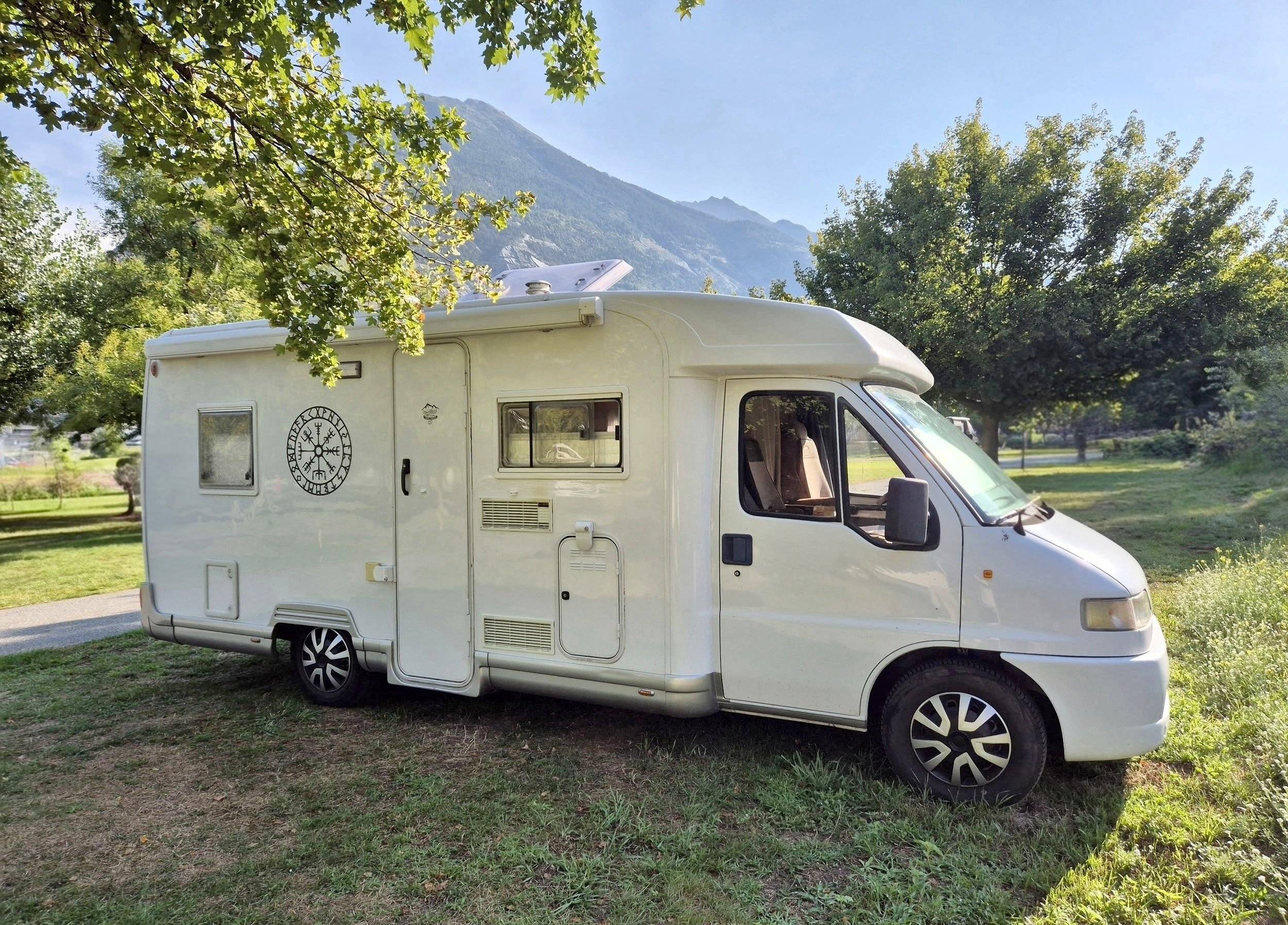 Vue avant de 3/4 Fiat Ducato 2,8 l 115 ch/Al-Ko - Yescapa