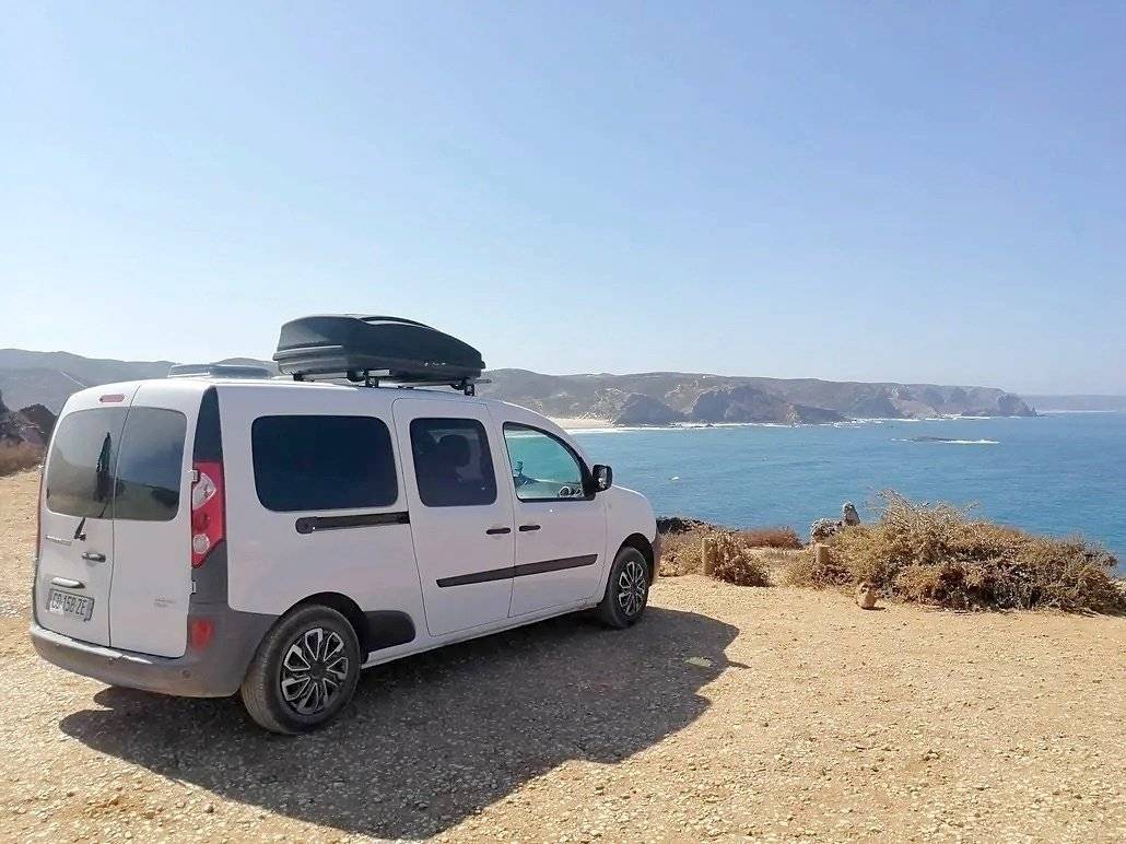 Front view from 3/4 Renault - Yescapa