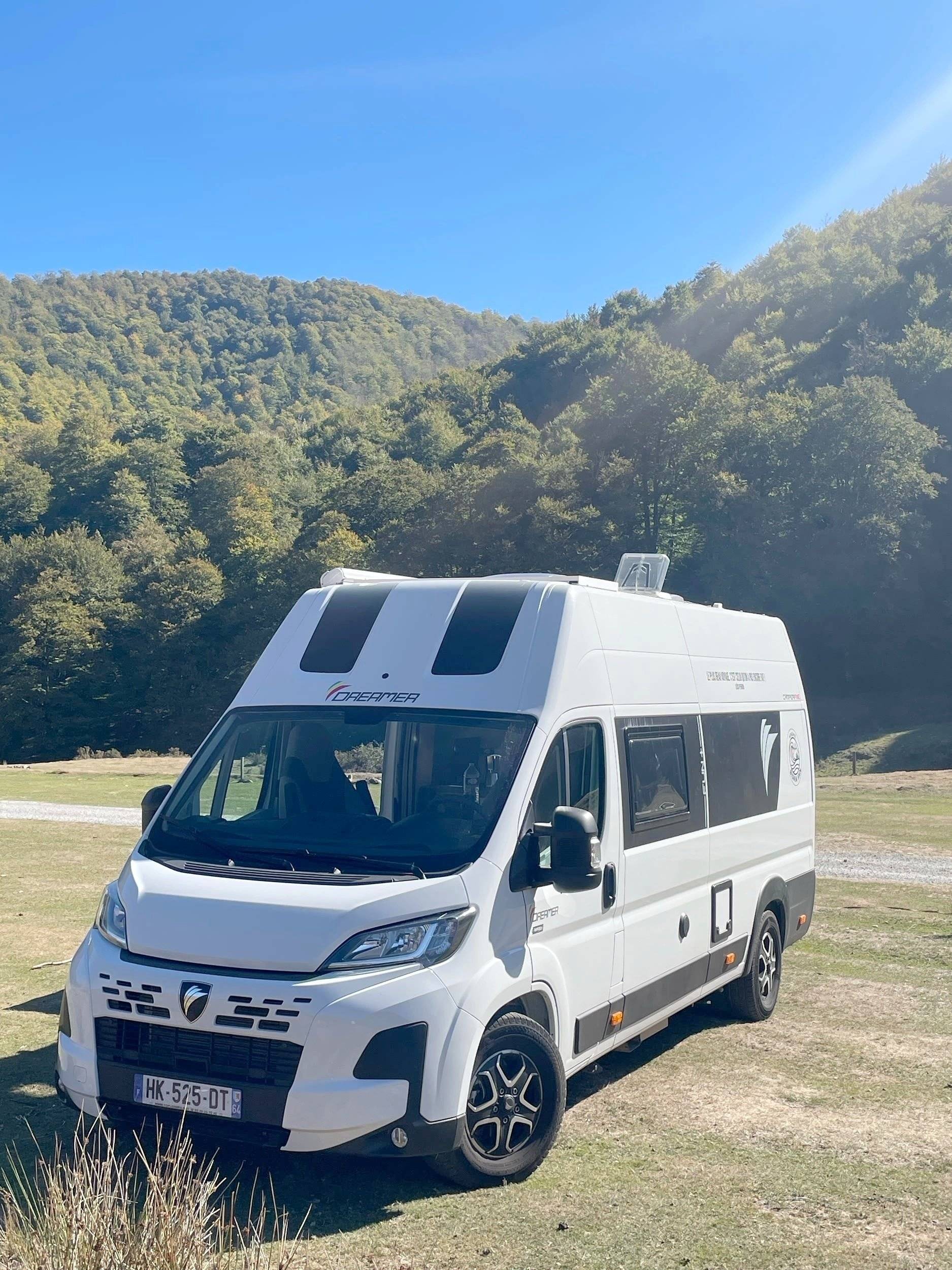 Vista frontale a ¾ Fiat Ducato 2,2 140cv - Yescapa