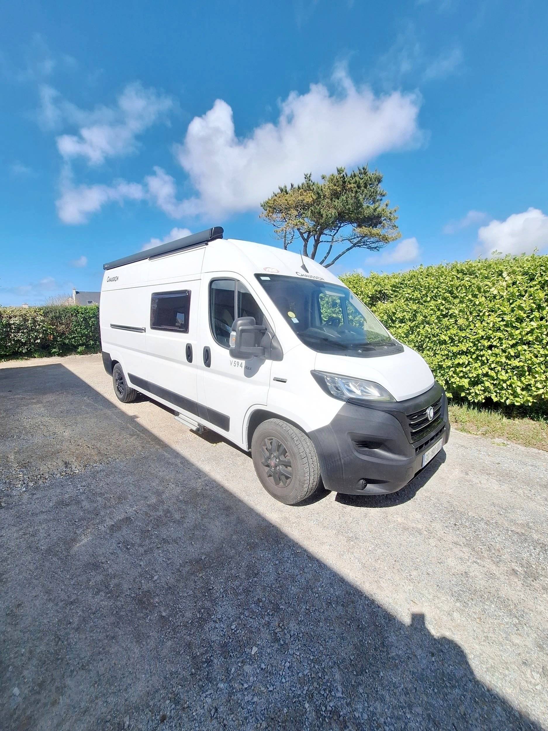 schräge Vorderansicht Fiat Fiat Multijet 3  2,2 L   140 CV - Yescapa