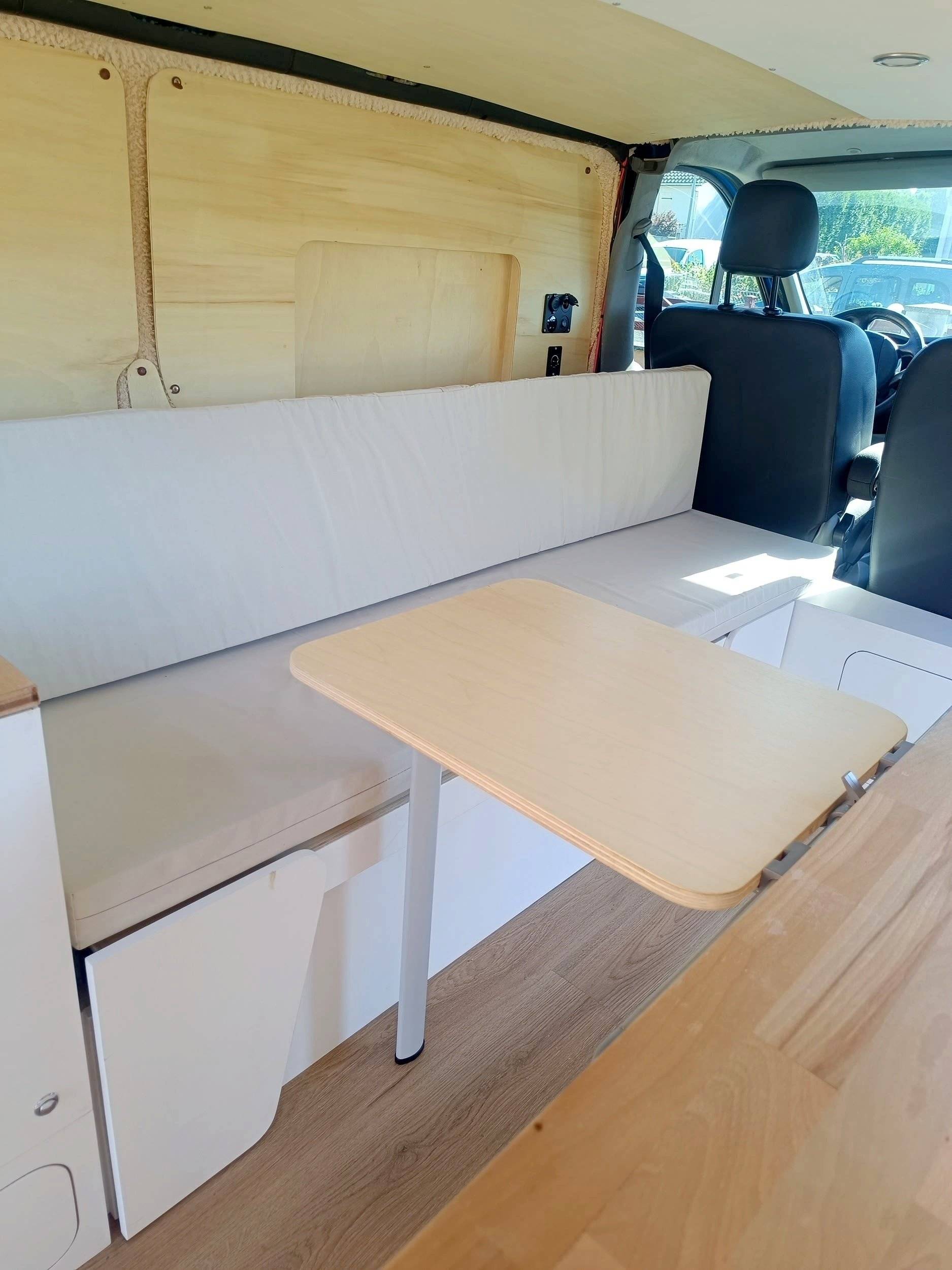 Dinette Renault Trafic 2 l 90 ch - Yescapa